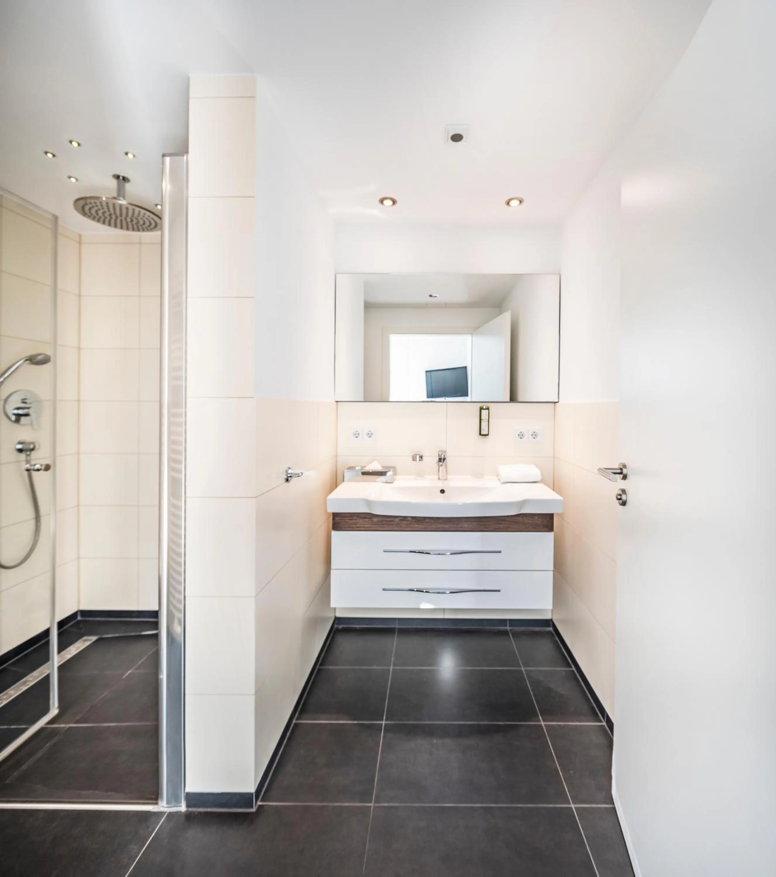 Shower in BoardingWorld Heidelberg