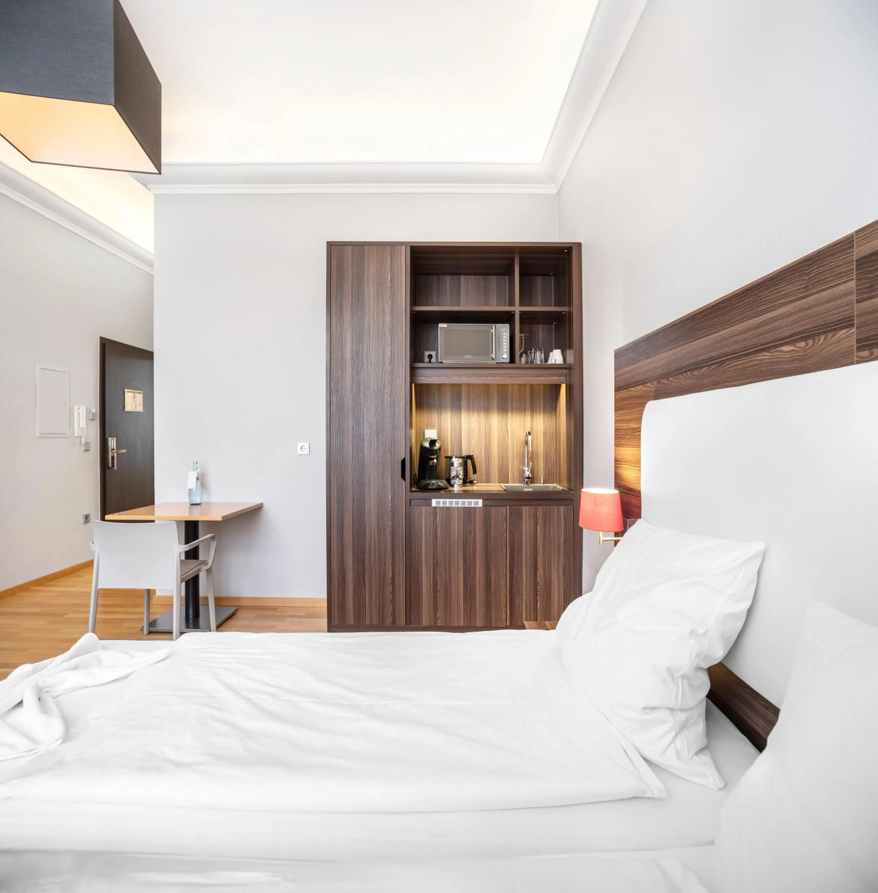 kitchen, Bed in BoardingWorld Heidelberg