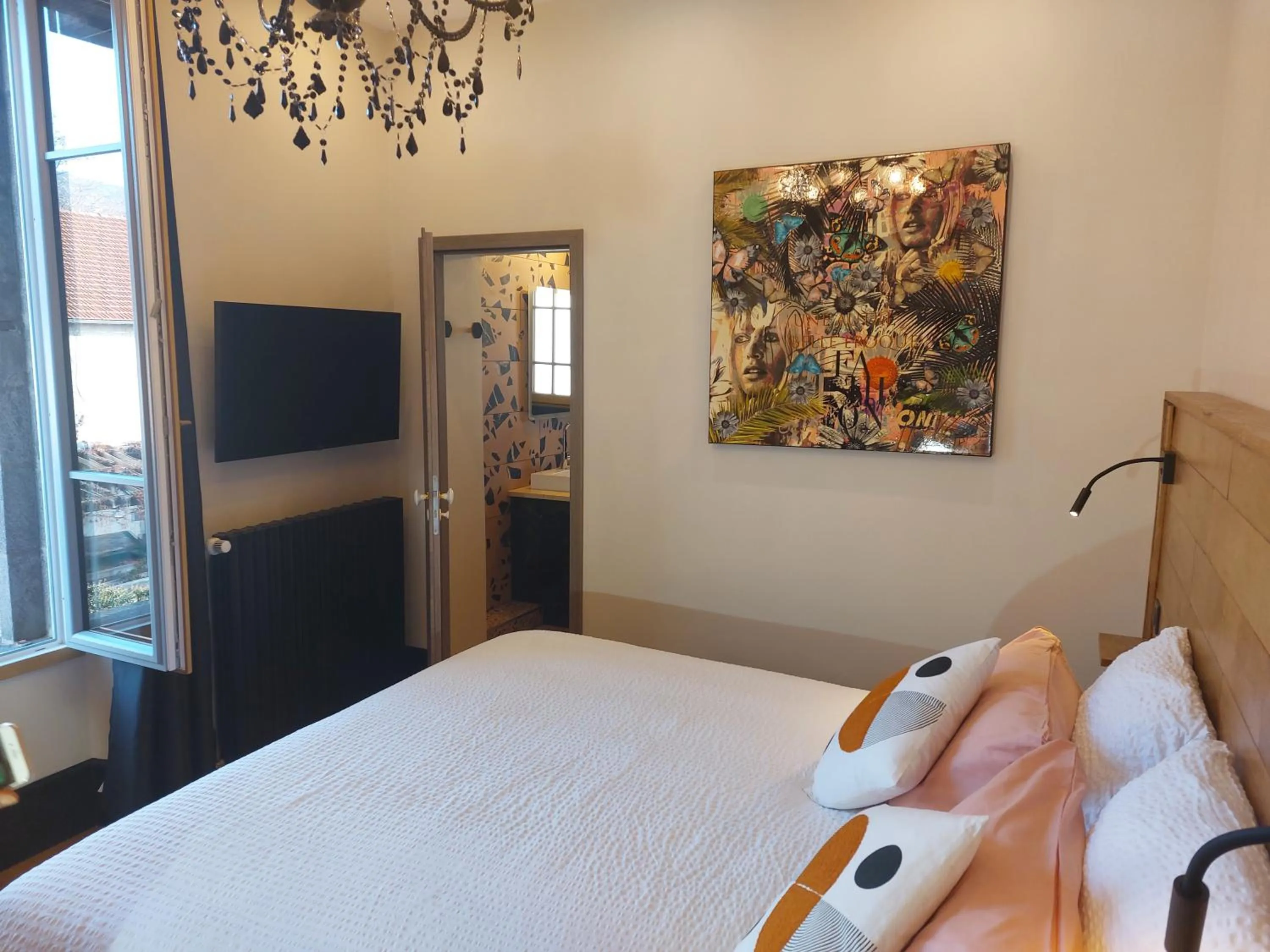 Photo of the whole room, Bed in La Belle Epoque & Spa - Maison d'hôtes