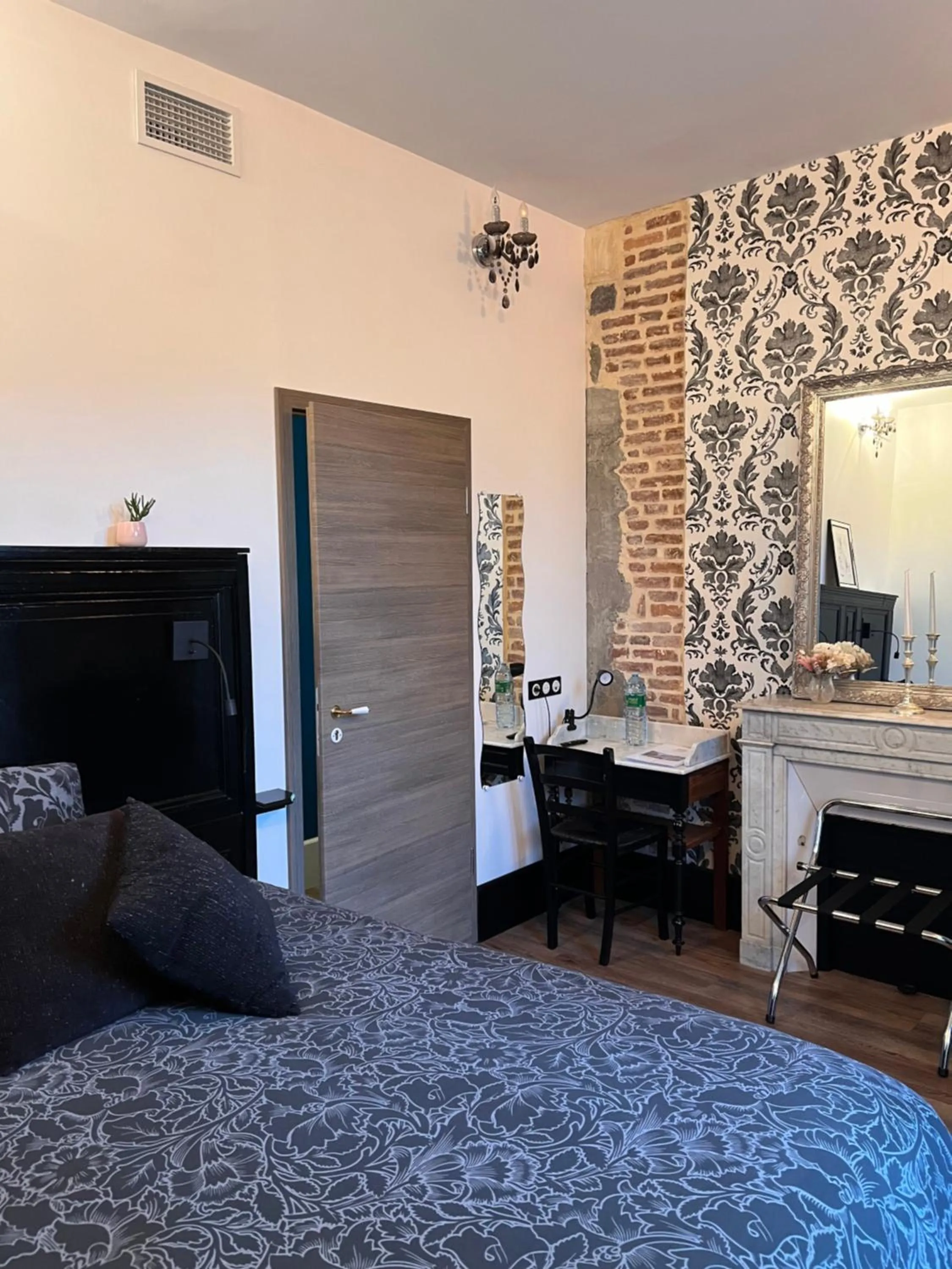 Bed in La Belle Epoque & Spa - Maison d'hôtes