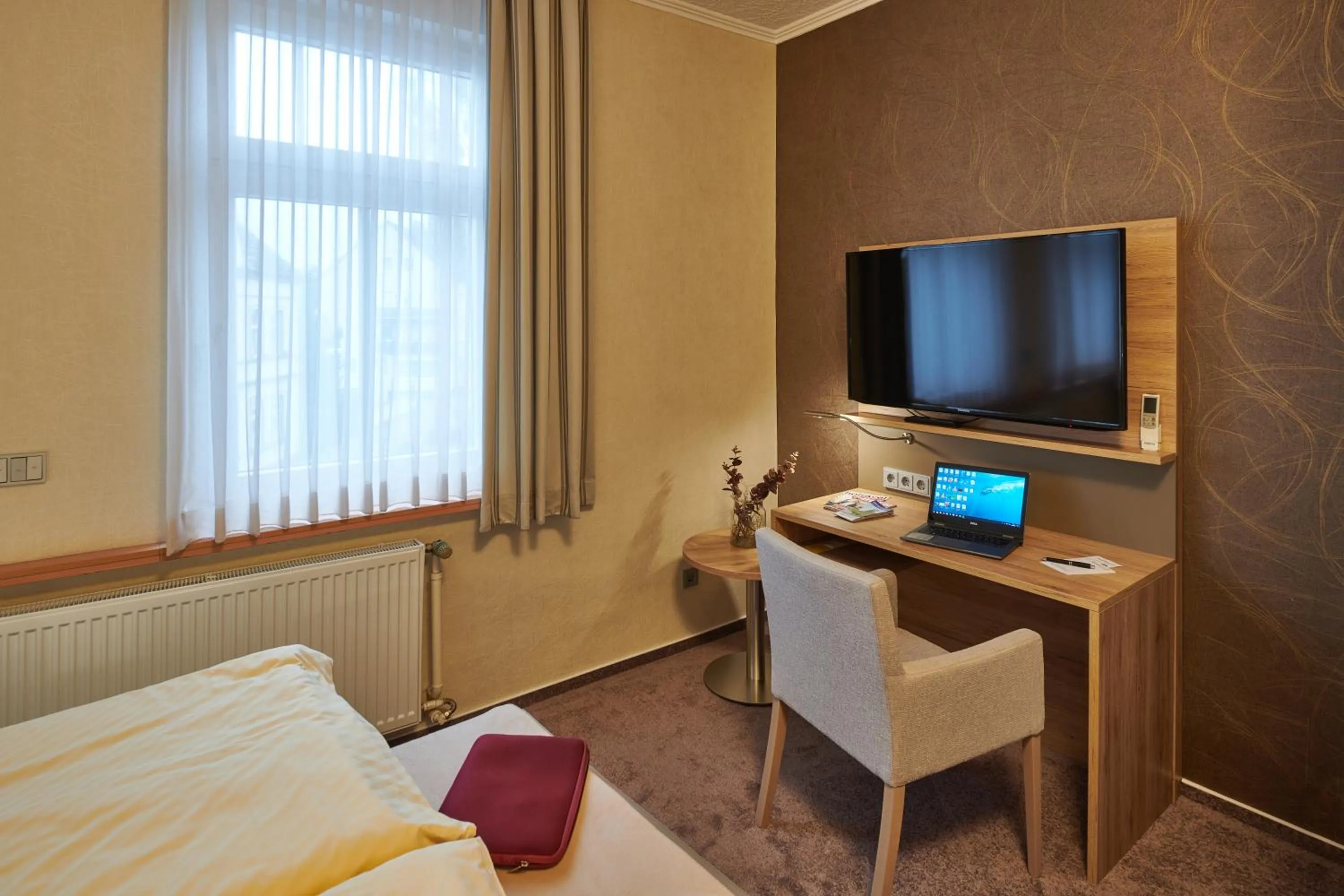 TV and multimedia, Bed in Ambient Hotel Zum Schwan