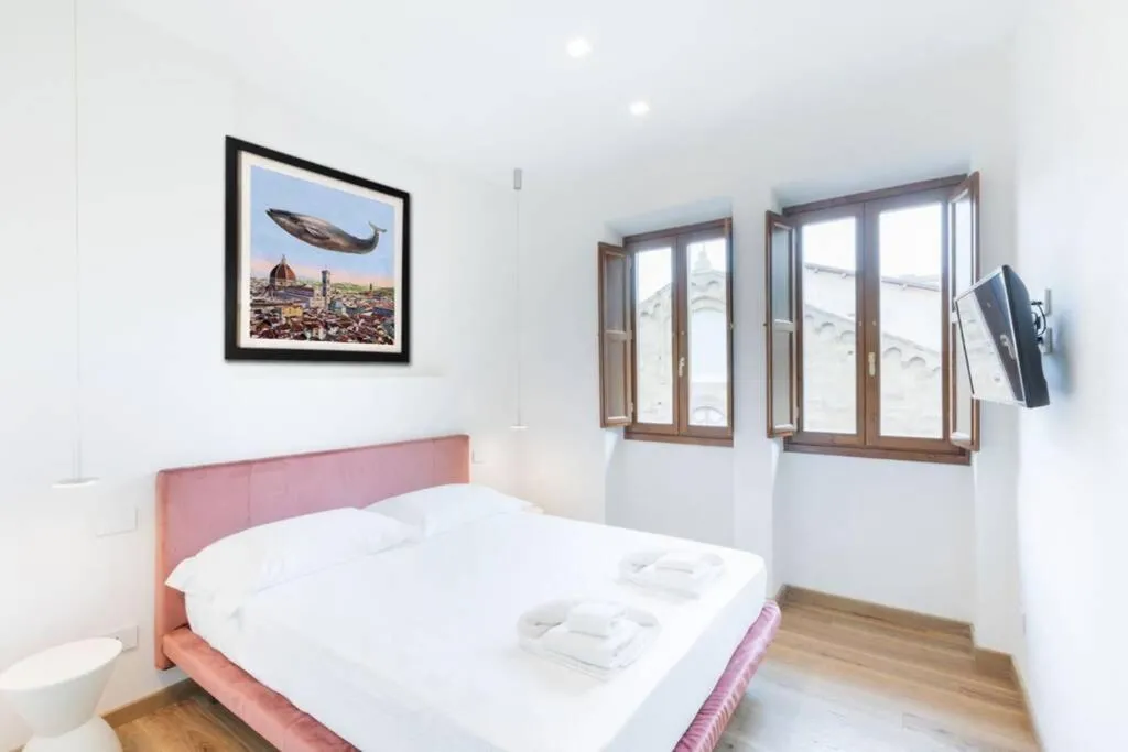Bedroom, Bed in Ponte Vecchio Luxury Flat