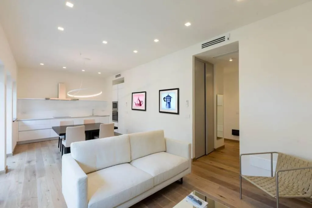 Communal lounge/ TV room in Ponte Vecchio Luxury Flat