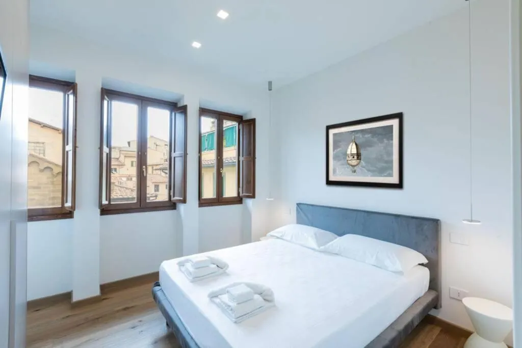 Bedroom, Bed in Ponte Vecchio Luxury Flat