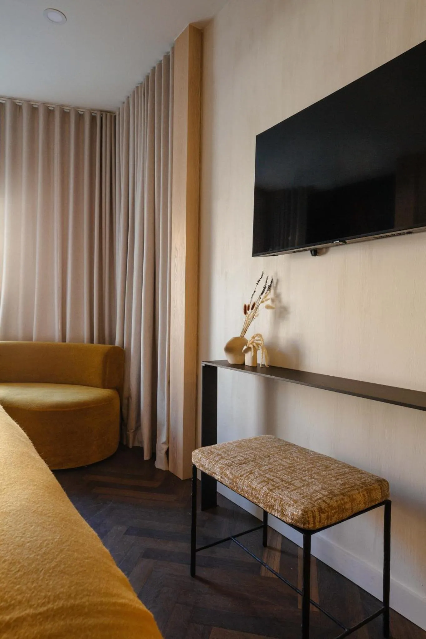 Property building, Bed in Ode