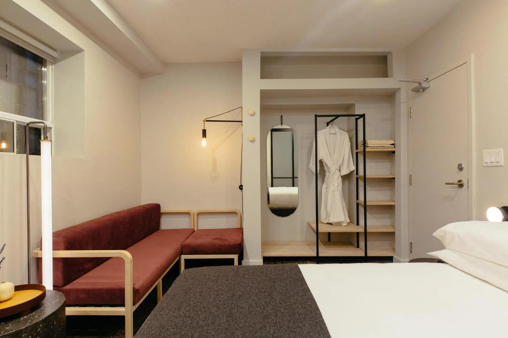 Photo of the whole room, Bed in Ode