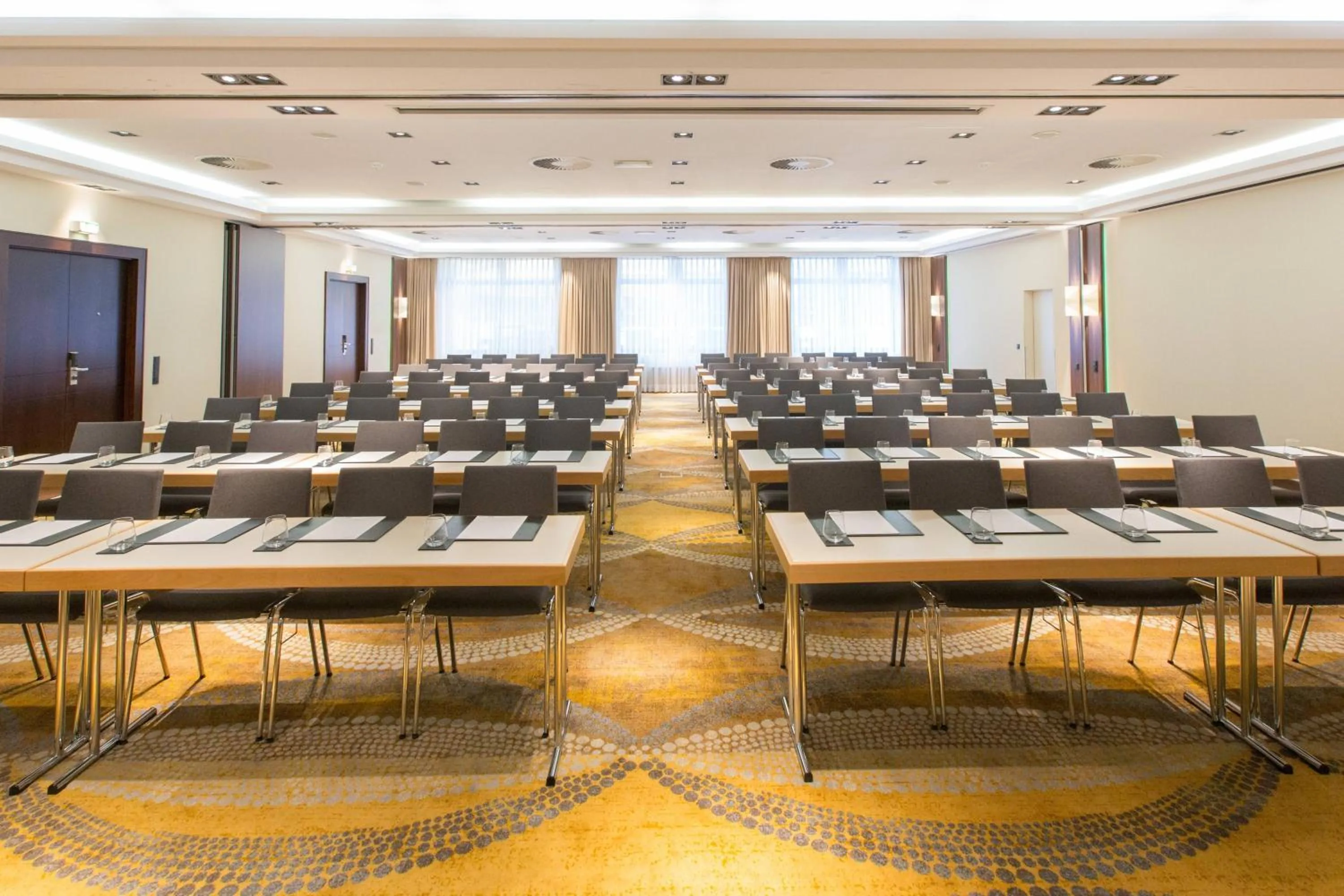 Entertainment in Courtyard by Marriott Düsseldorf Seestern