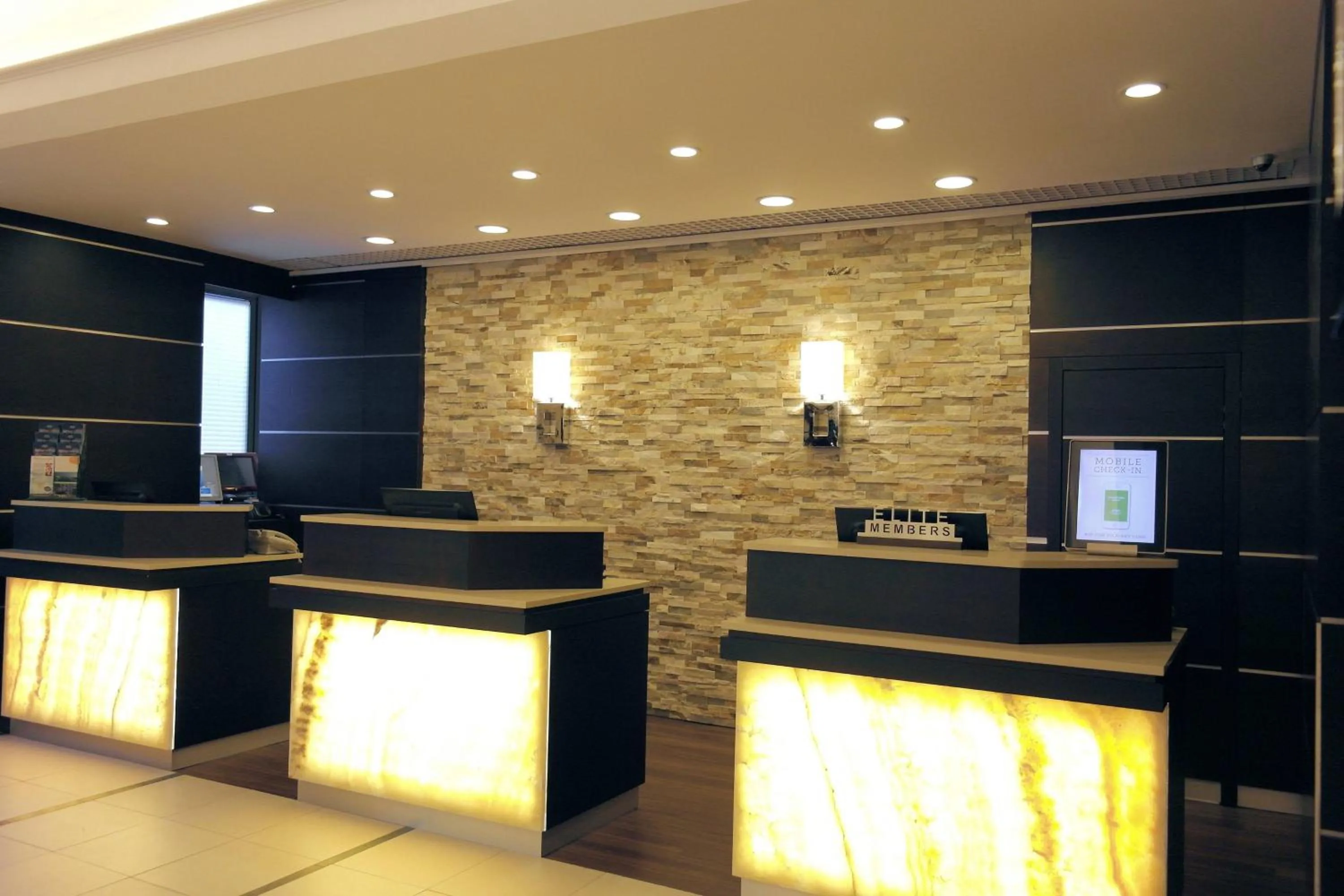 Lobby or reception in Courtyard by Marriott Düsseldorf Seestern