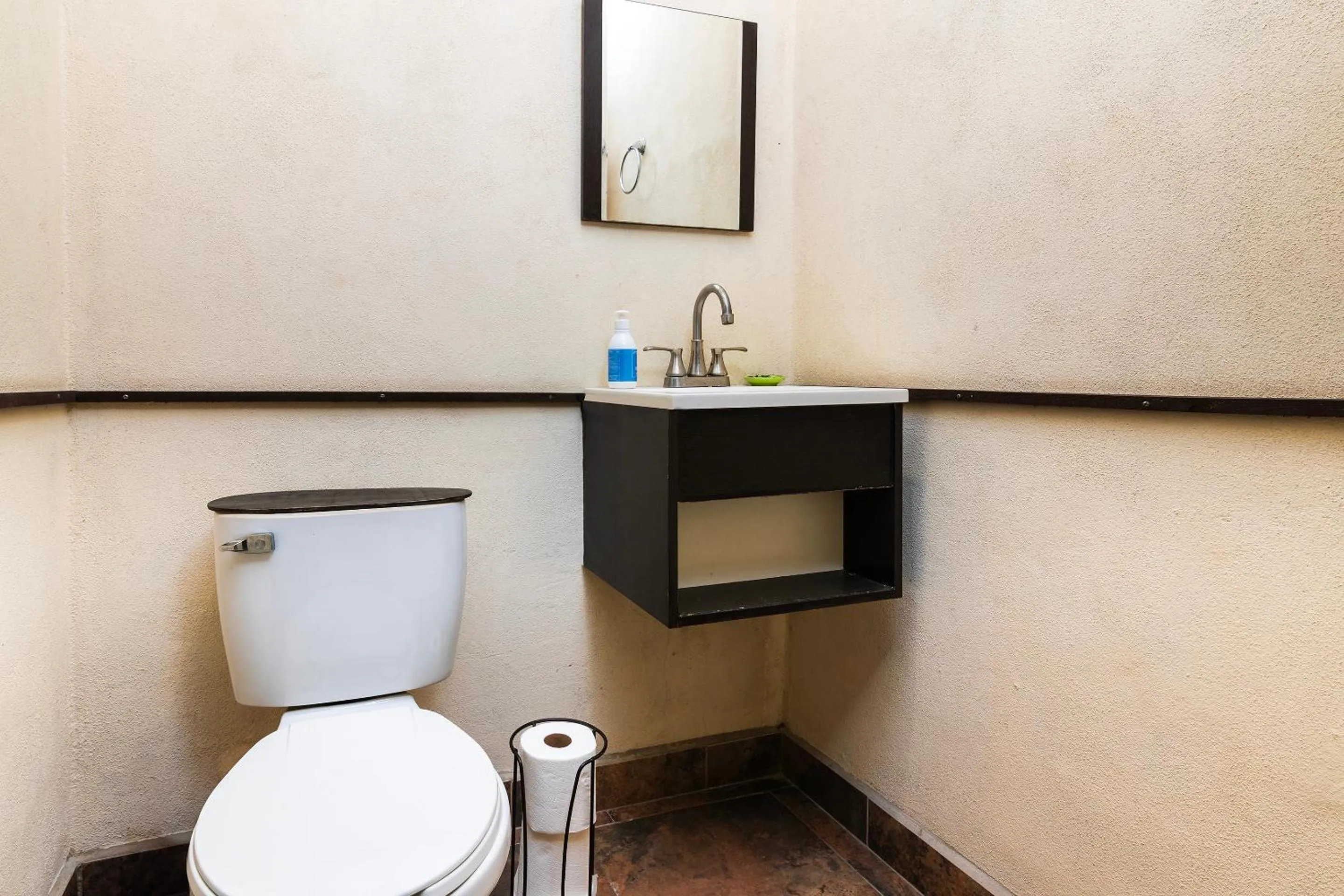 Bathroom in Capital O Posada Del Pescador, Los Cabos