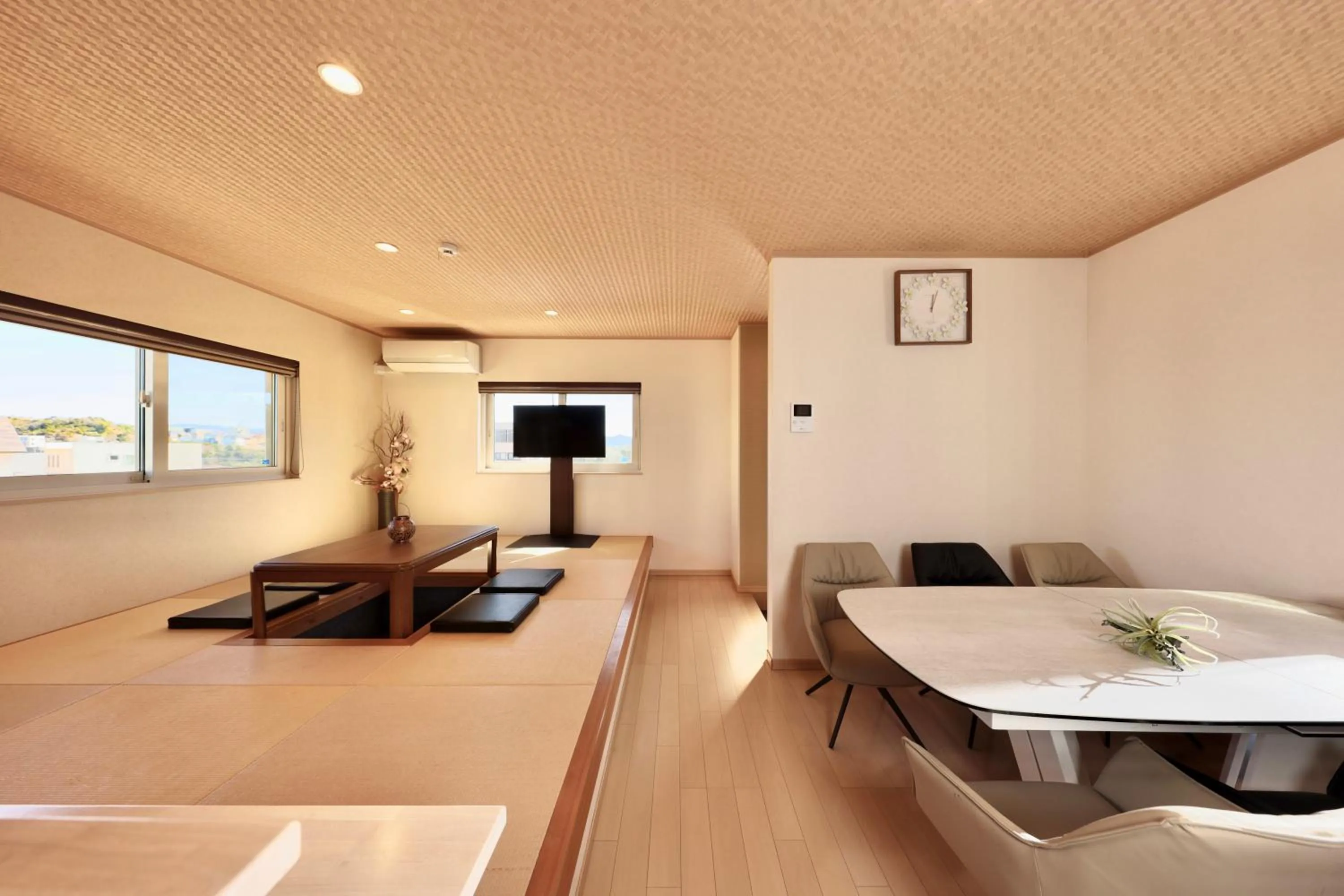 Dining area in Crystal Besso Shirahama