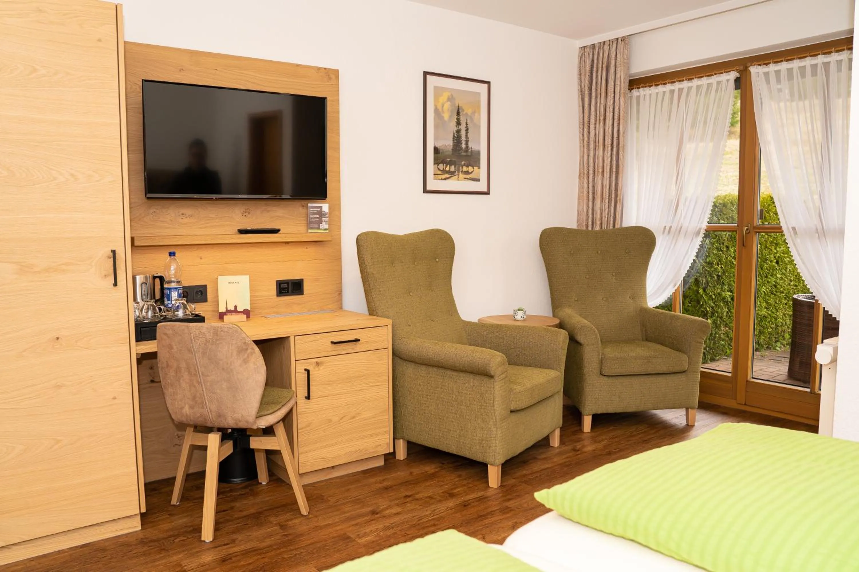 TV and multimedia in Hotel und Berggasthof Zum Sonnenhof