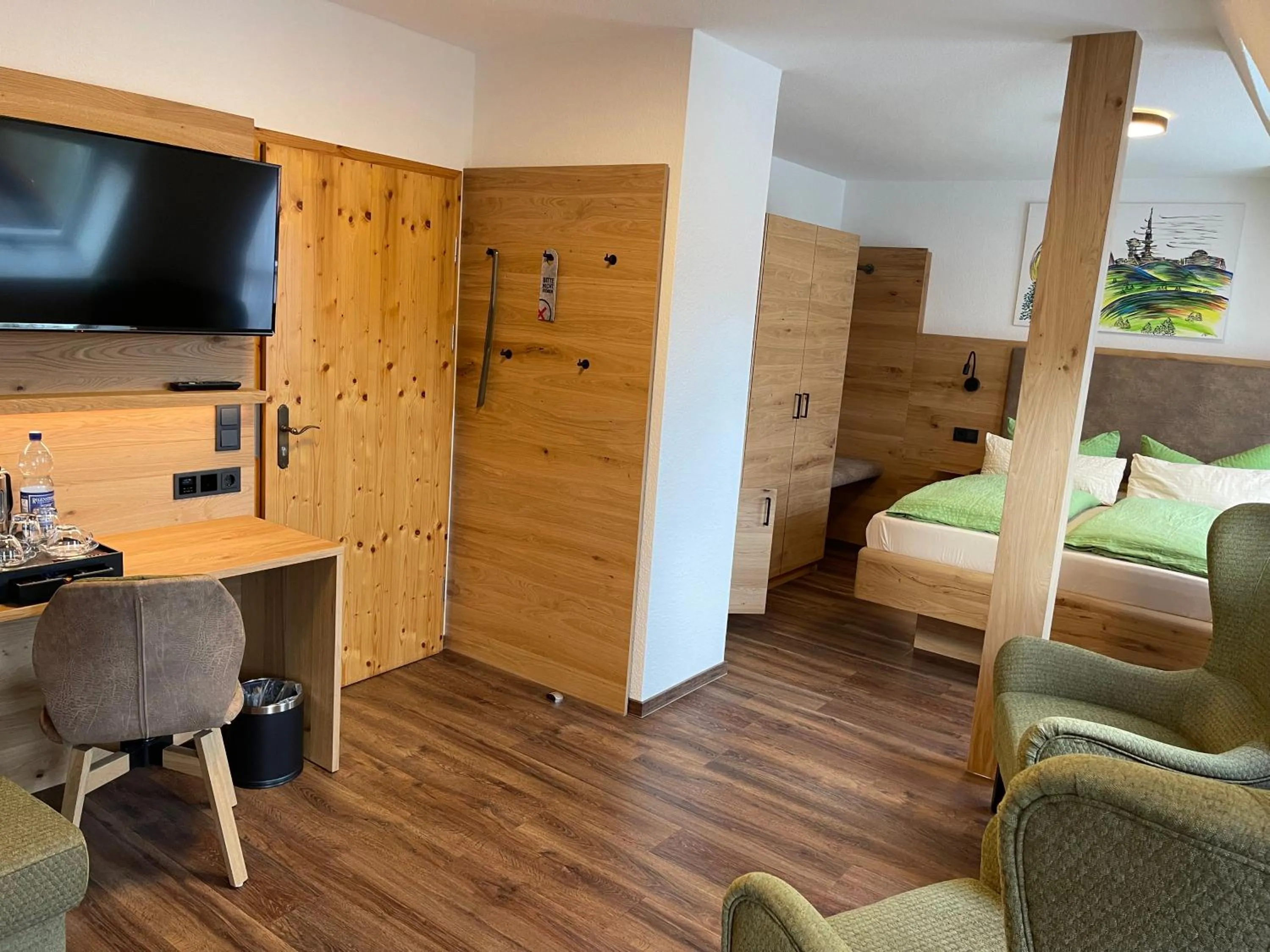 Photo of the whole room, Bed in Hotel und Berggasthof Zum Sonnenhof