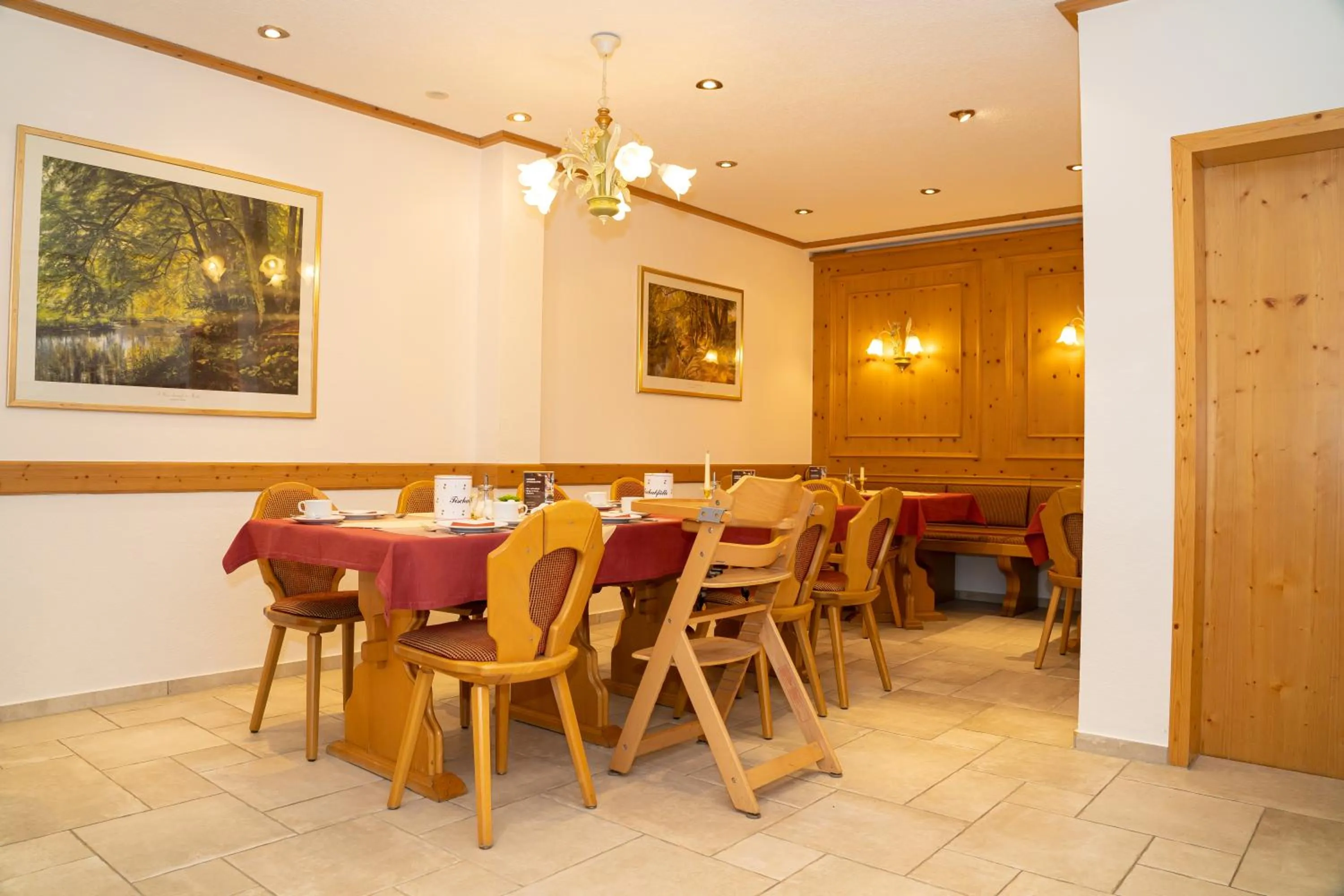 Restaurant/places to eat in Hotel und Berggasthof Zum Sonnenhof