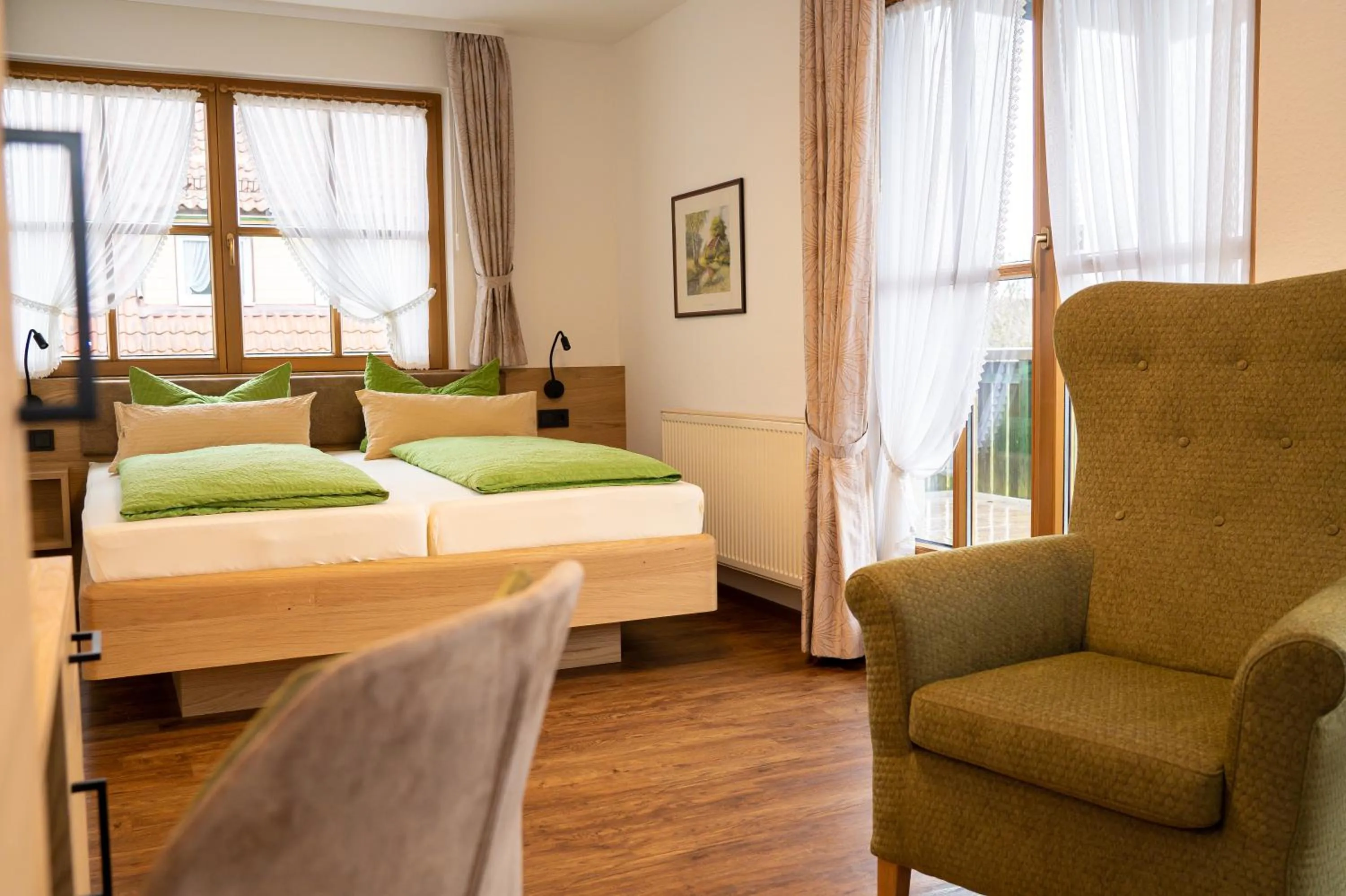 Photo of the whole room, Bed in Hotel und Berggasthof Zum Sonnenhof