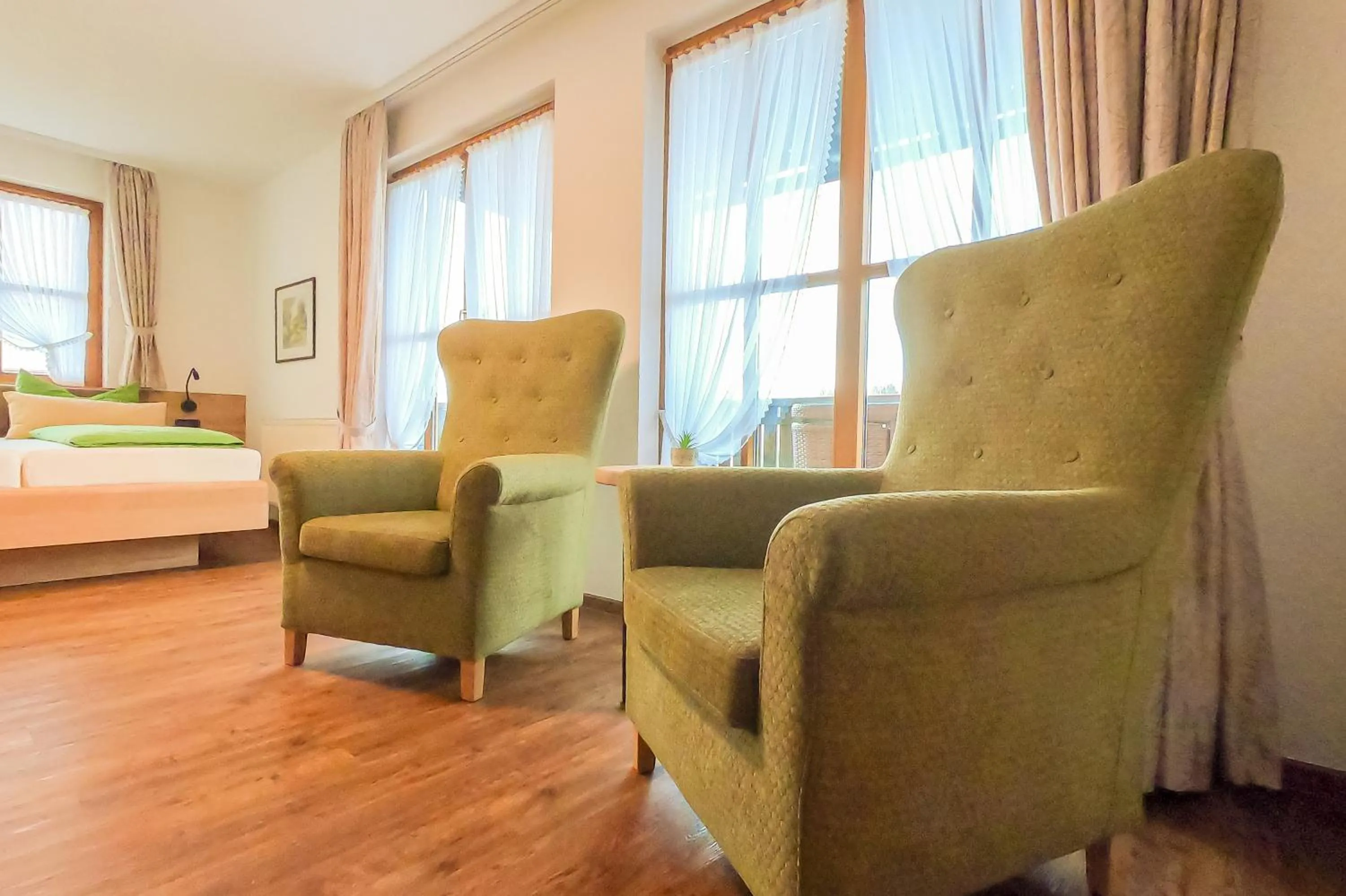 Photo of the whole room, Bed in Hotel und Berggasthof Zum Sonnenhof