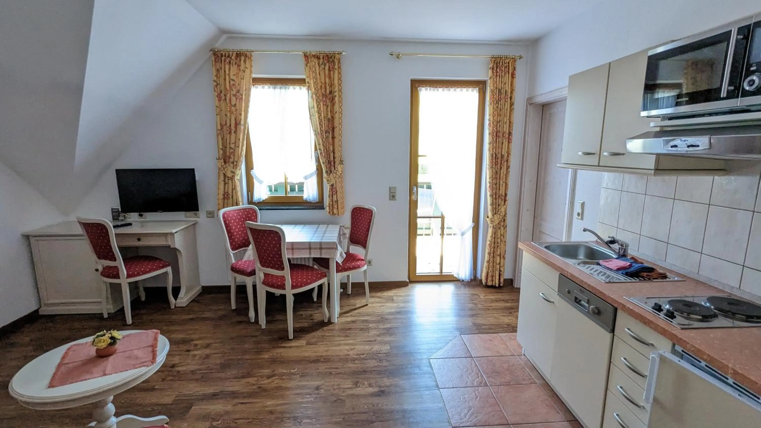 TV and multimedia in Hotel und Berggasthof Zum Sonnenhof