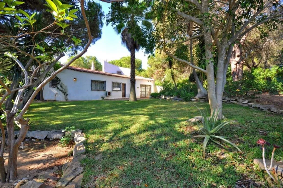 Fantastic outdoor area, private pool, Tennis Court Golf Practice Facility