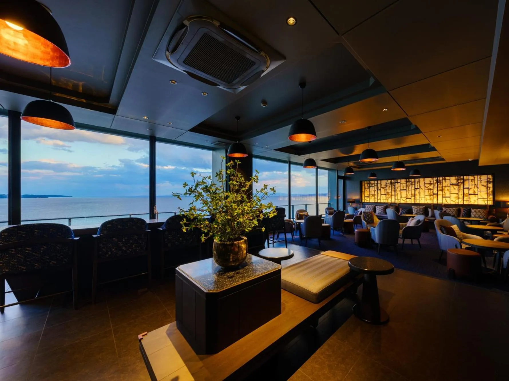 Lounge or bar in Grandvrio Hotel Beppuwan Wakura - ROUTE INN HOTELS -