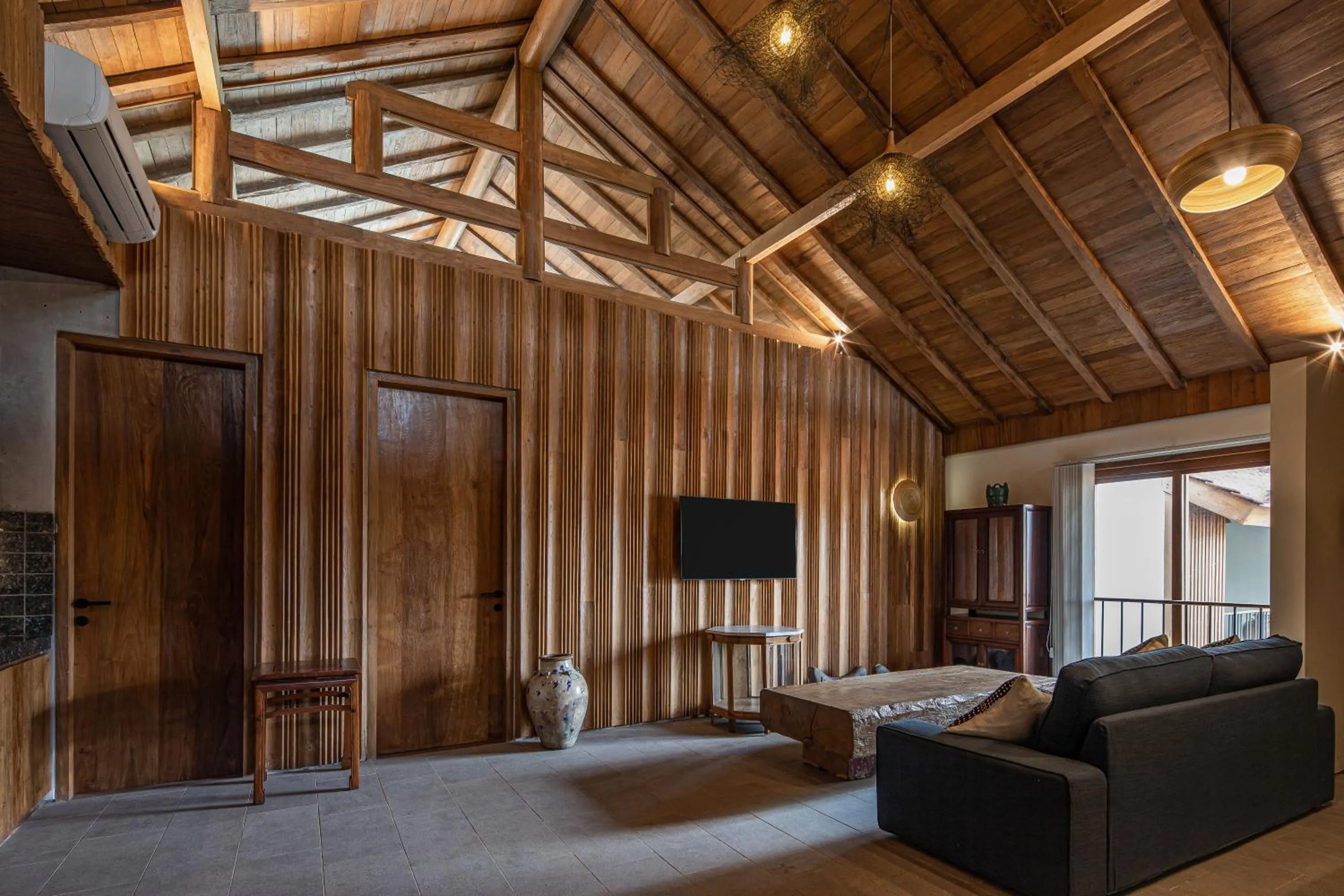 TV and multimedia in Tekuni 2