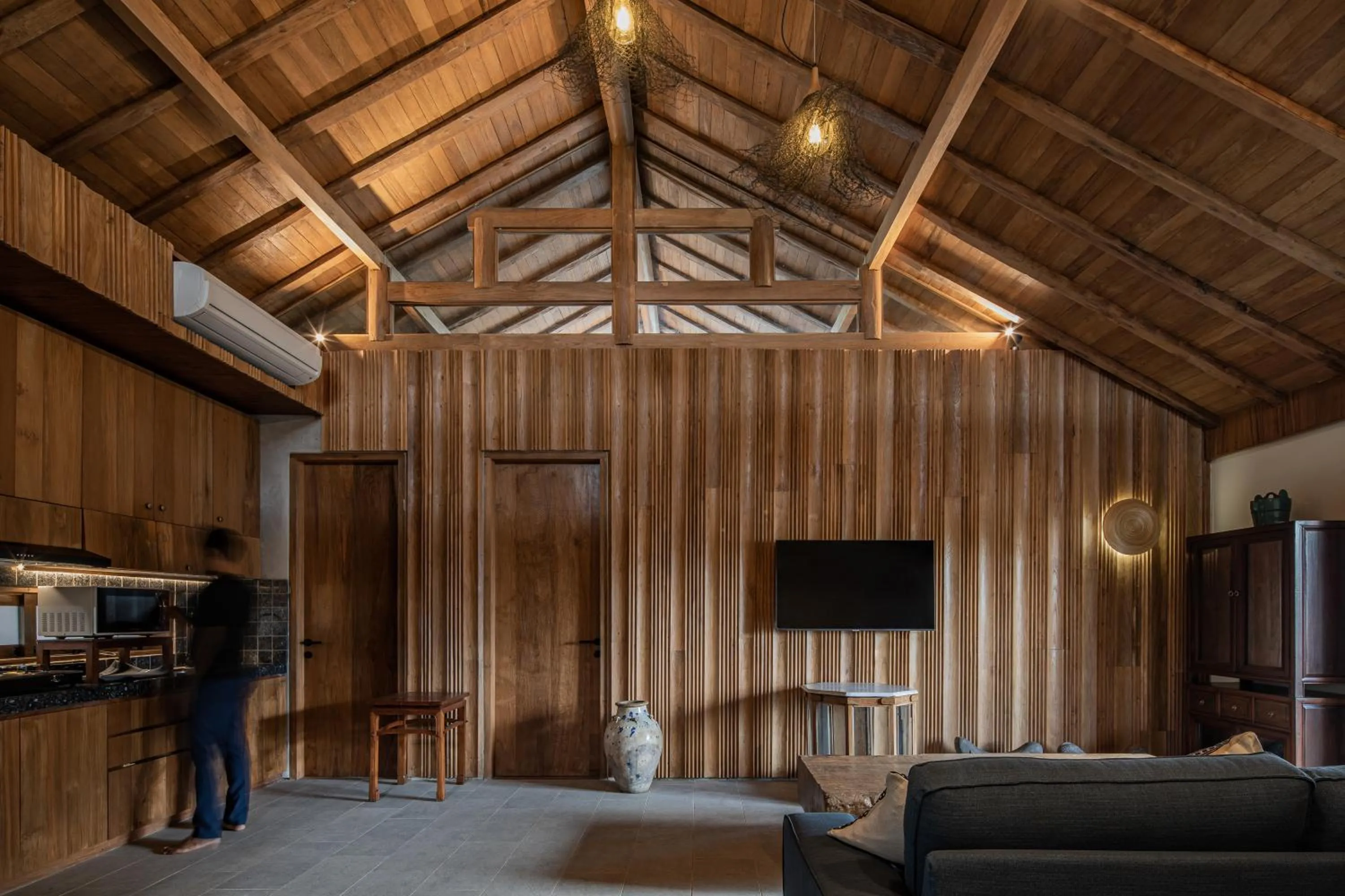 TV and multimedia in Tekuni 2