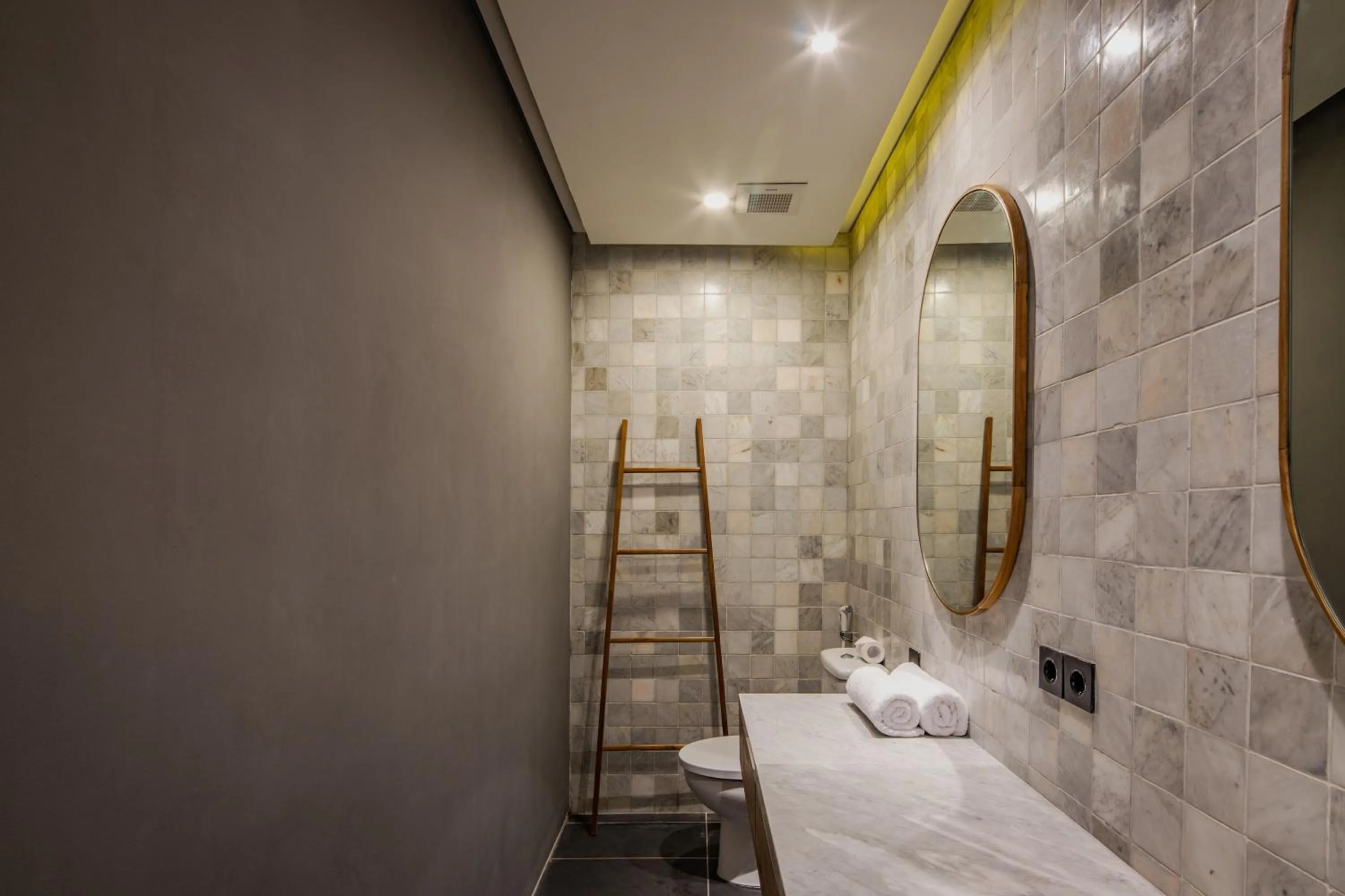 Bathroom in Tekuni 2