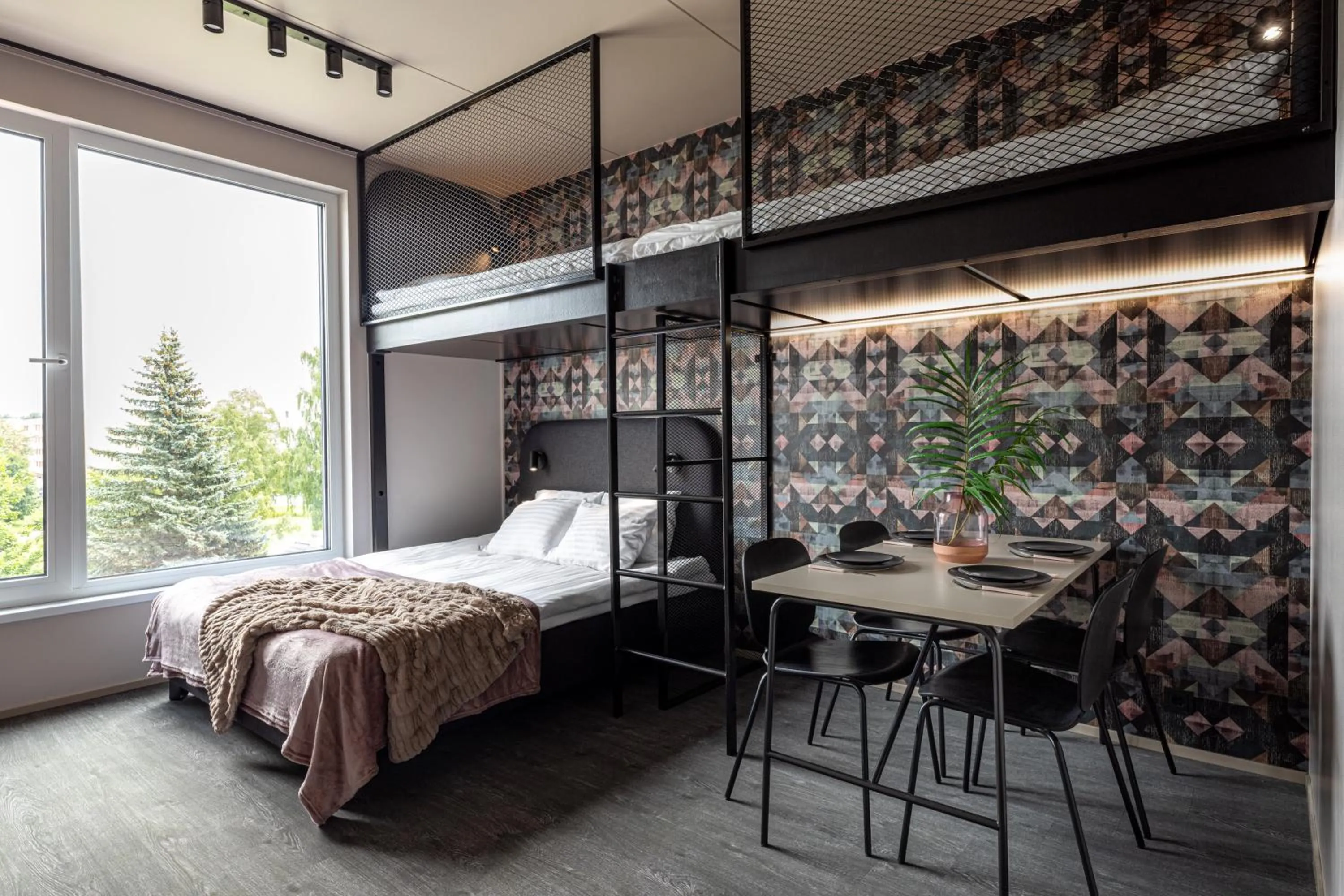 Hugo Apartment Hotel