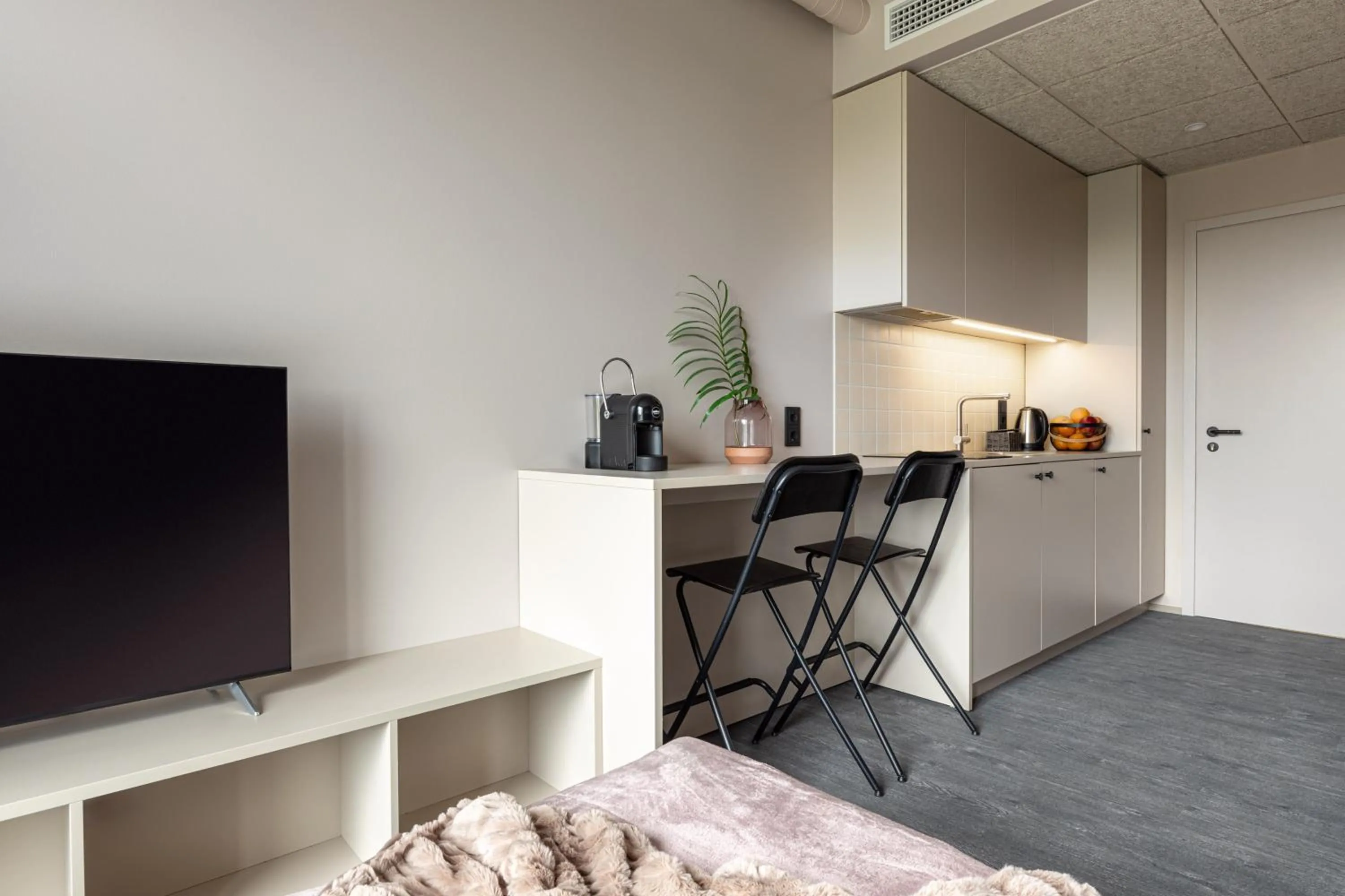 Hugo Apartment Hotel