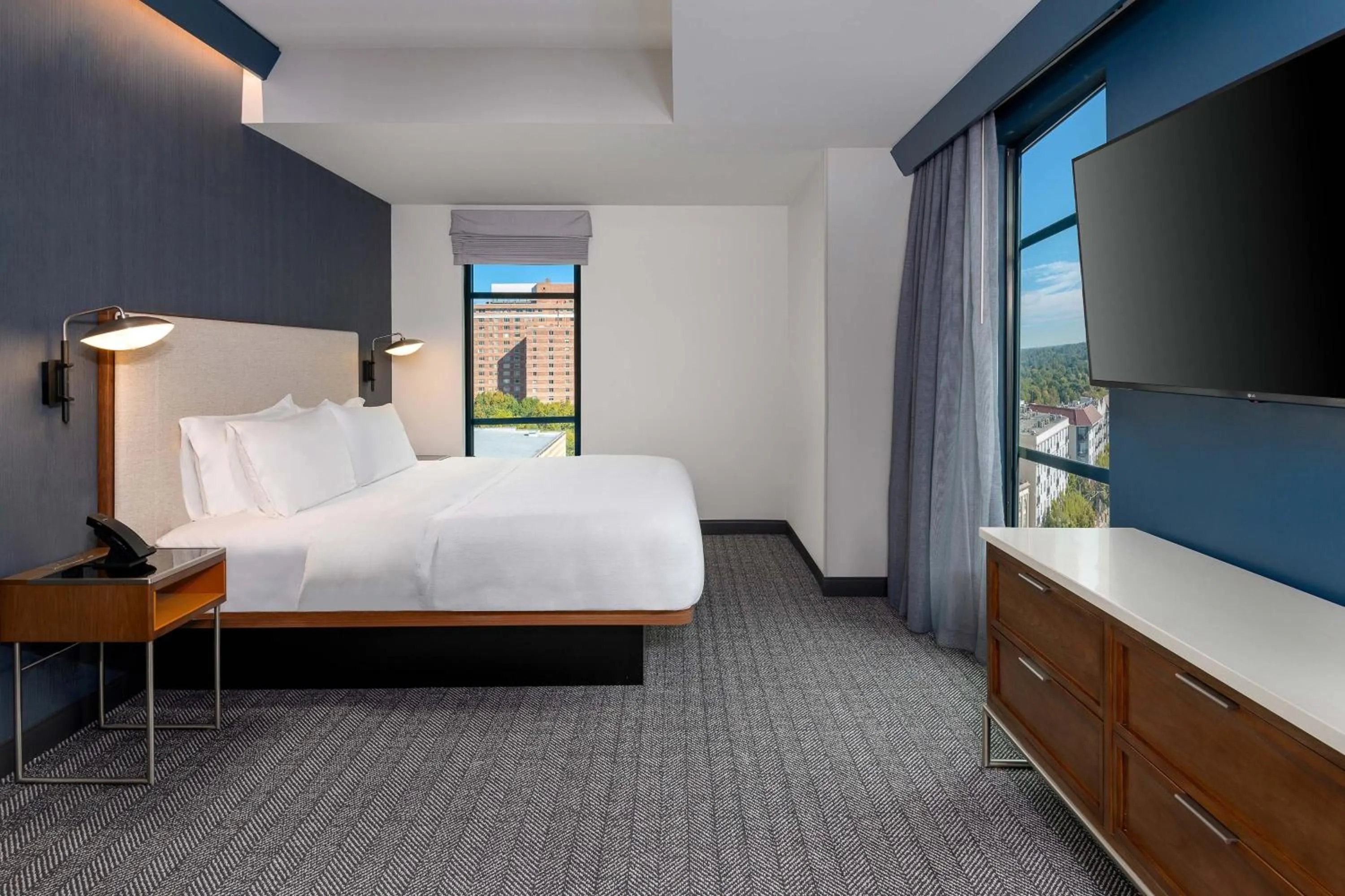 Bedroom, Bed in Courtyard by Marriott Atlanta Midtown