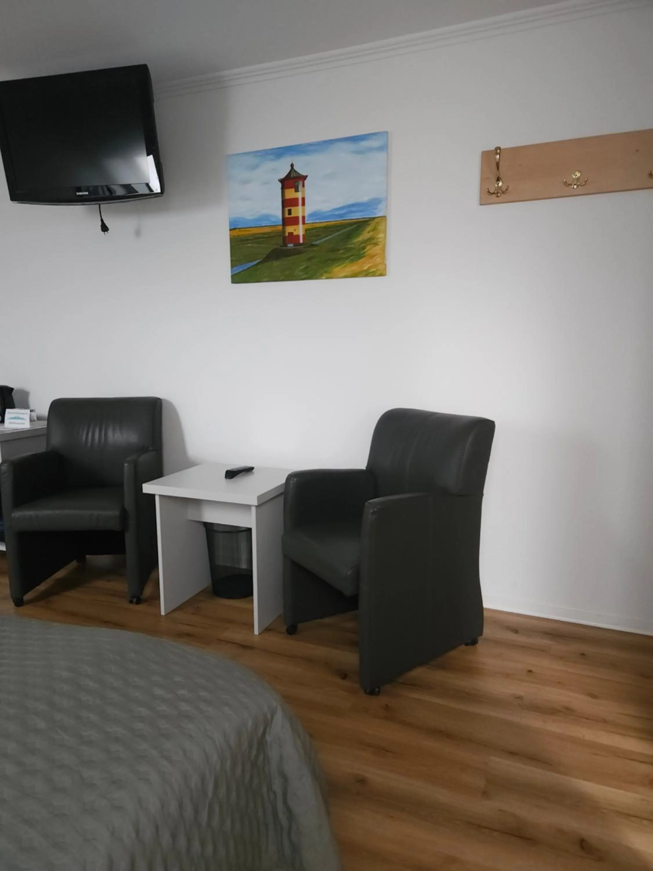 Communal lounge/ TV room in Hotel Am Deich