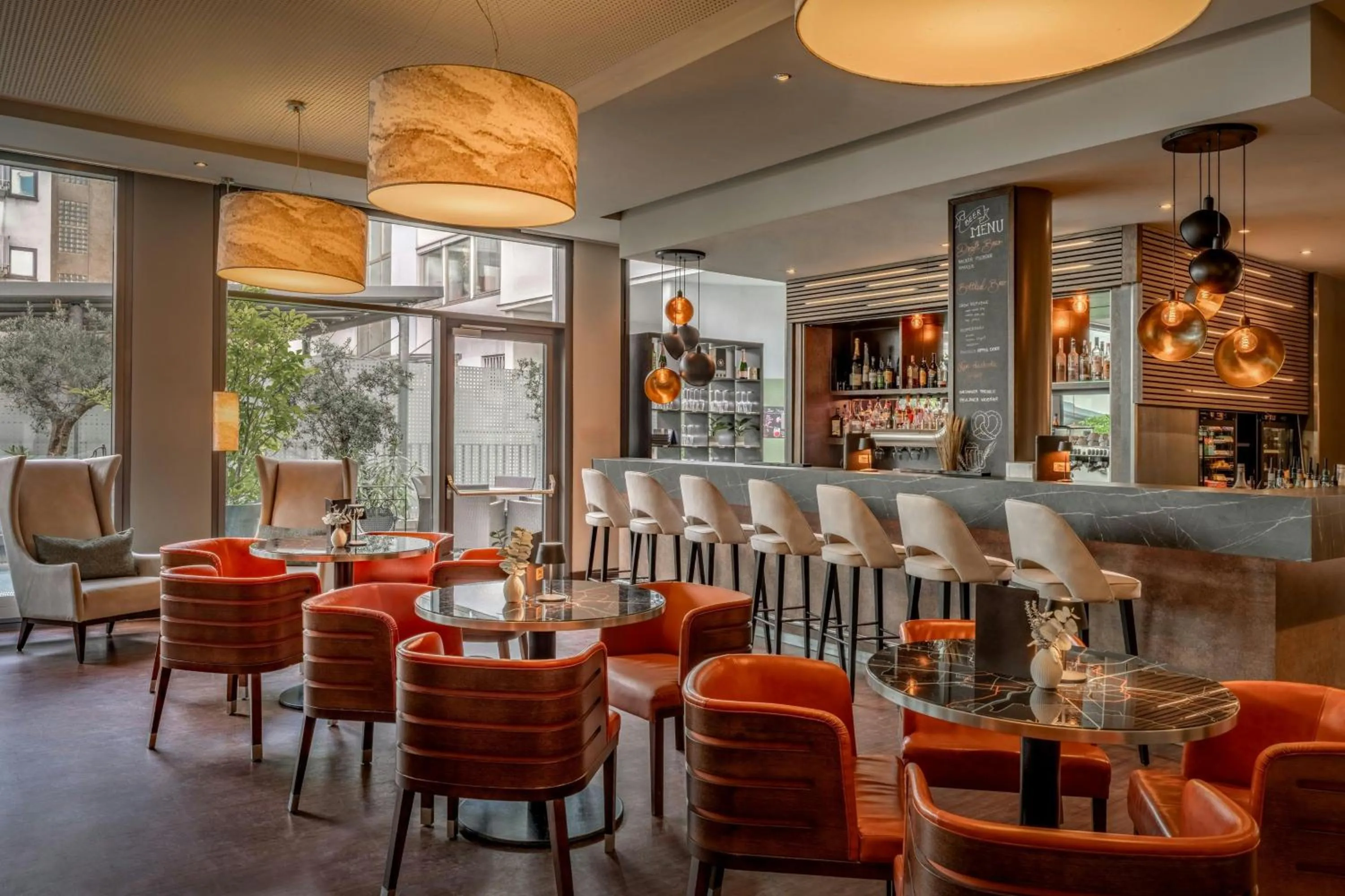 Lounge or bar in Courtyard by Marriott Munich City Center