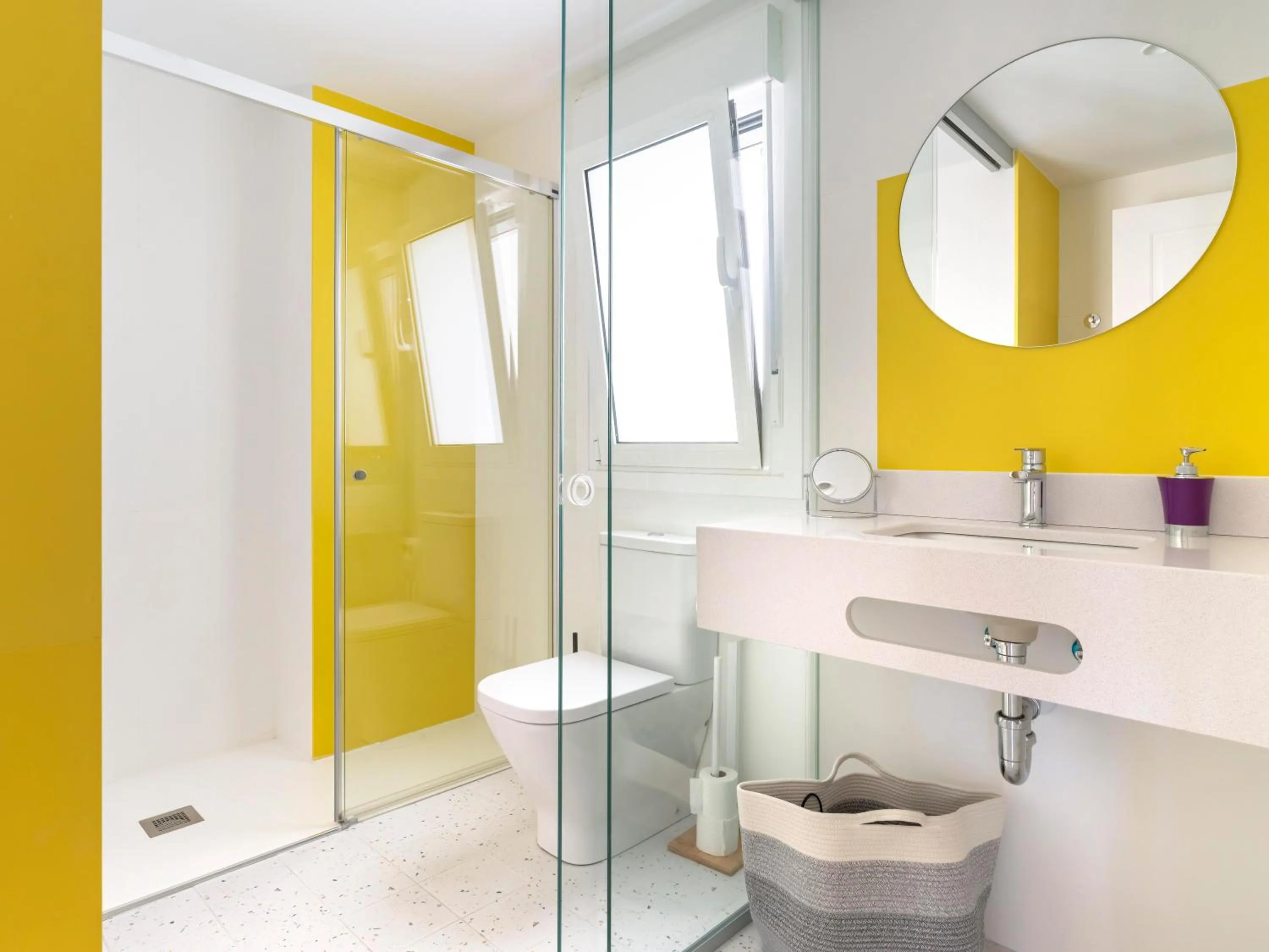 Bathroom in Limehome Haro Calle de la Vega