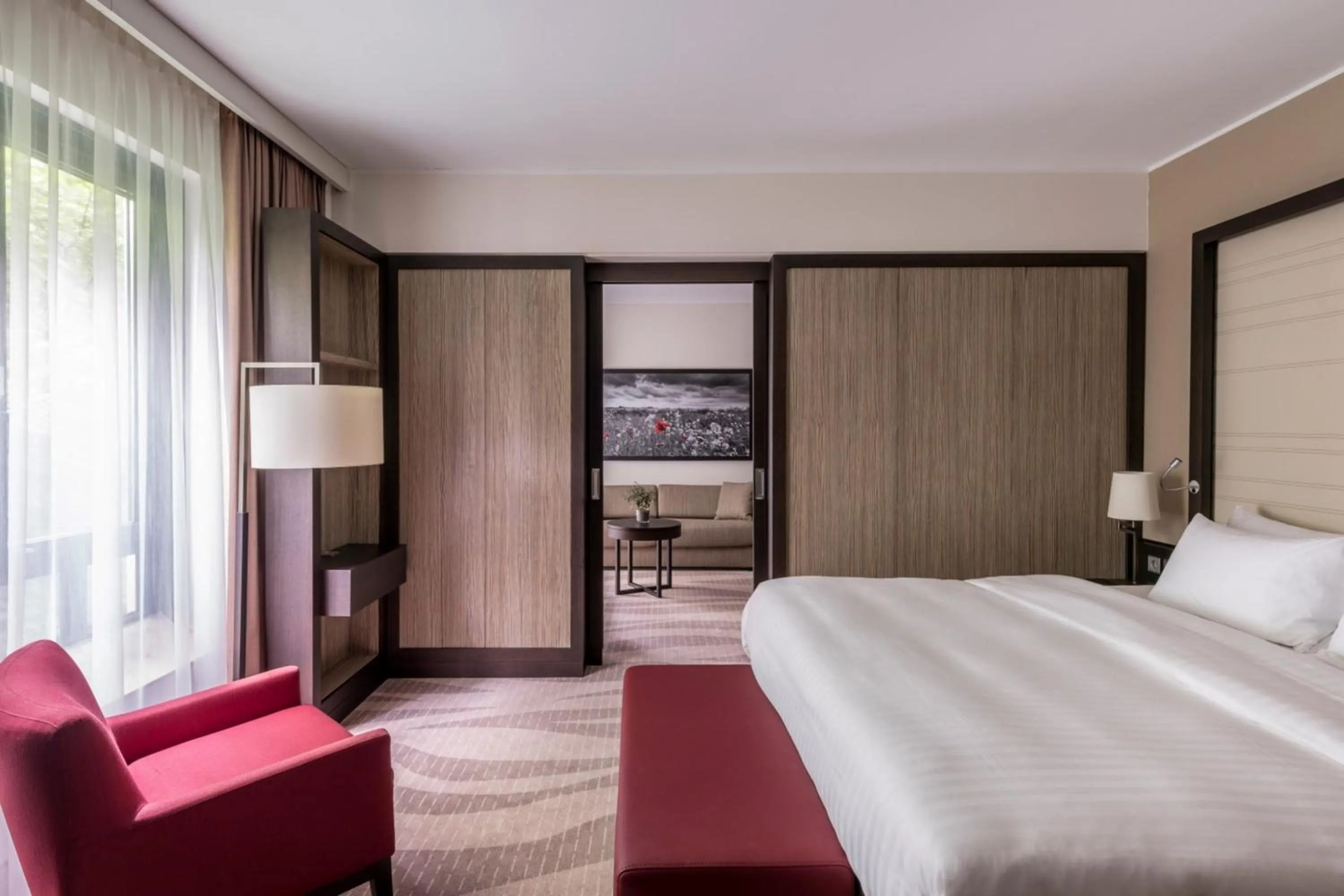 Photo of the whole room, Bed in Munich Airport Marriott Hotel