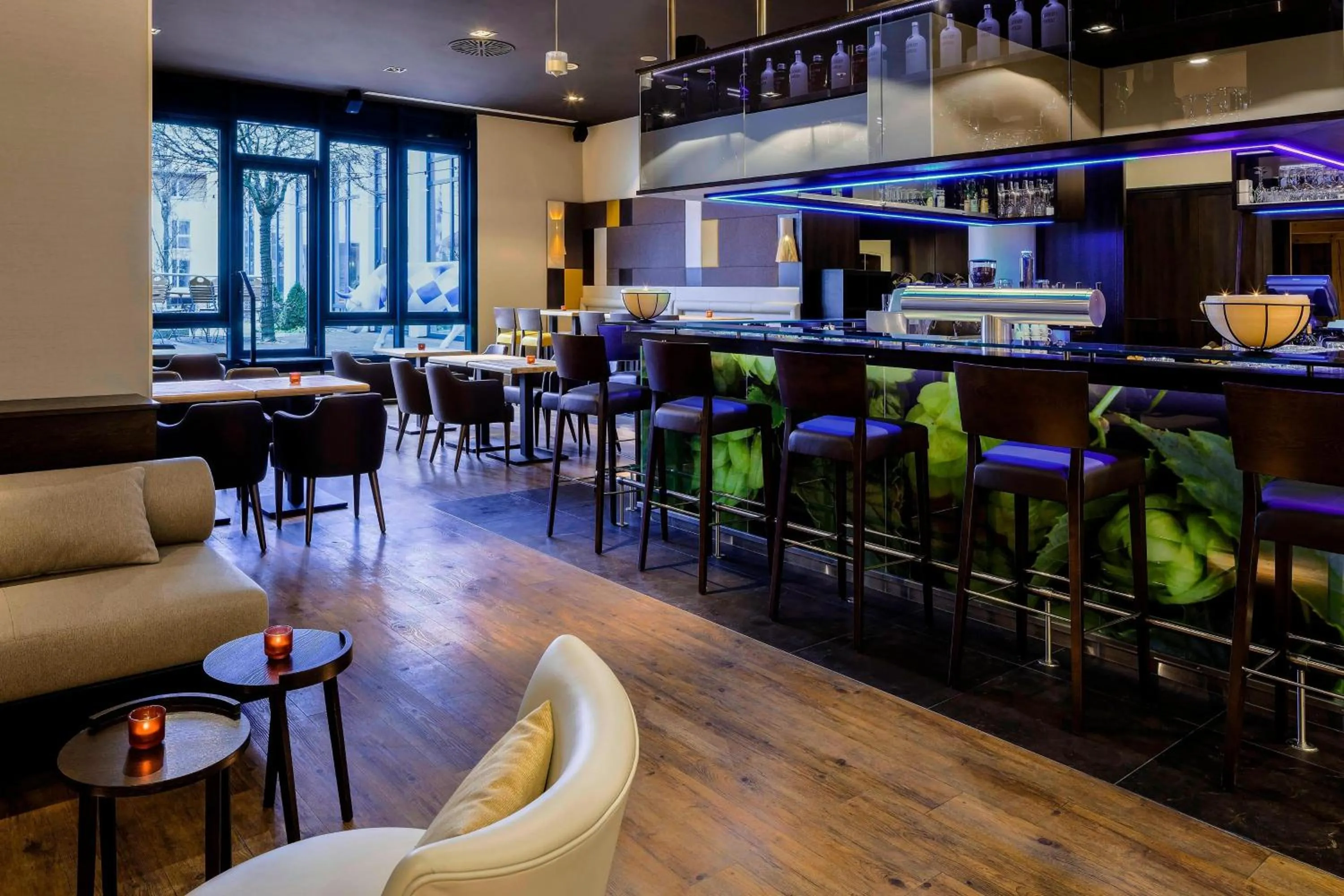 Lounge or bar in Munich Airport Marriott Hotel