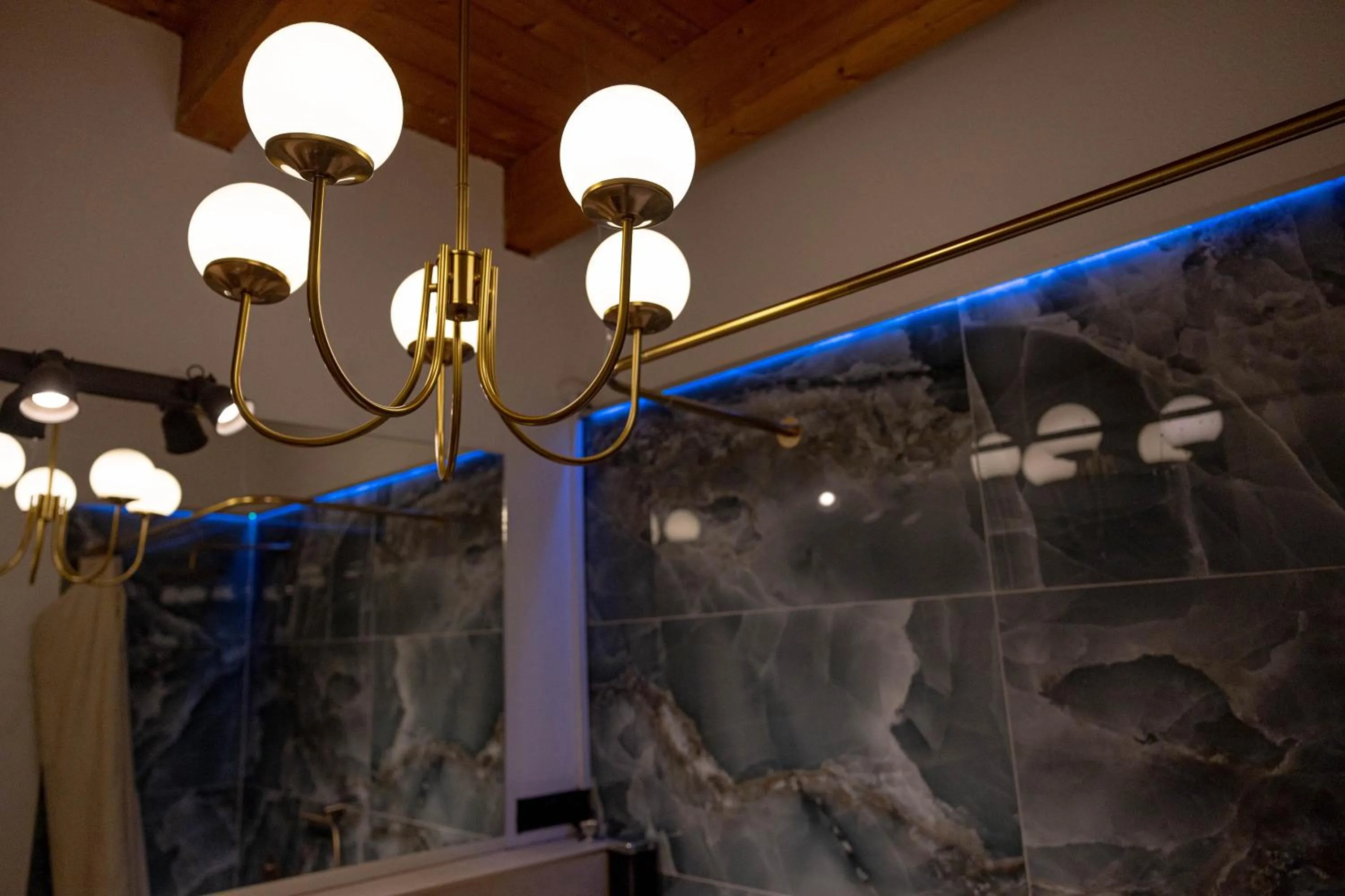 Hostel oder Ferienwohnung 1-16 Personen im BLAUEN HAUS