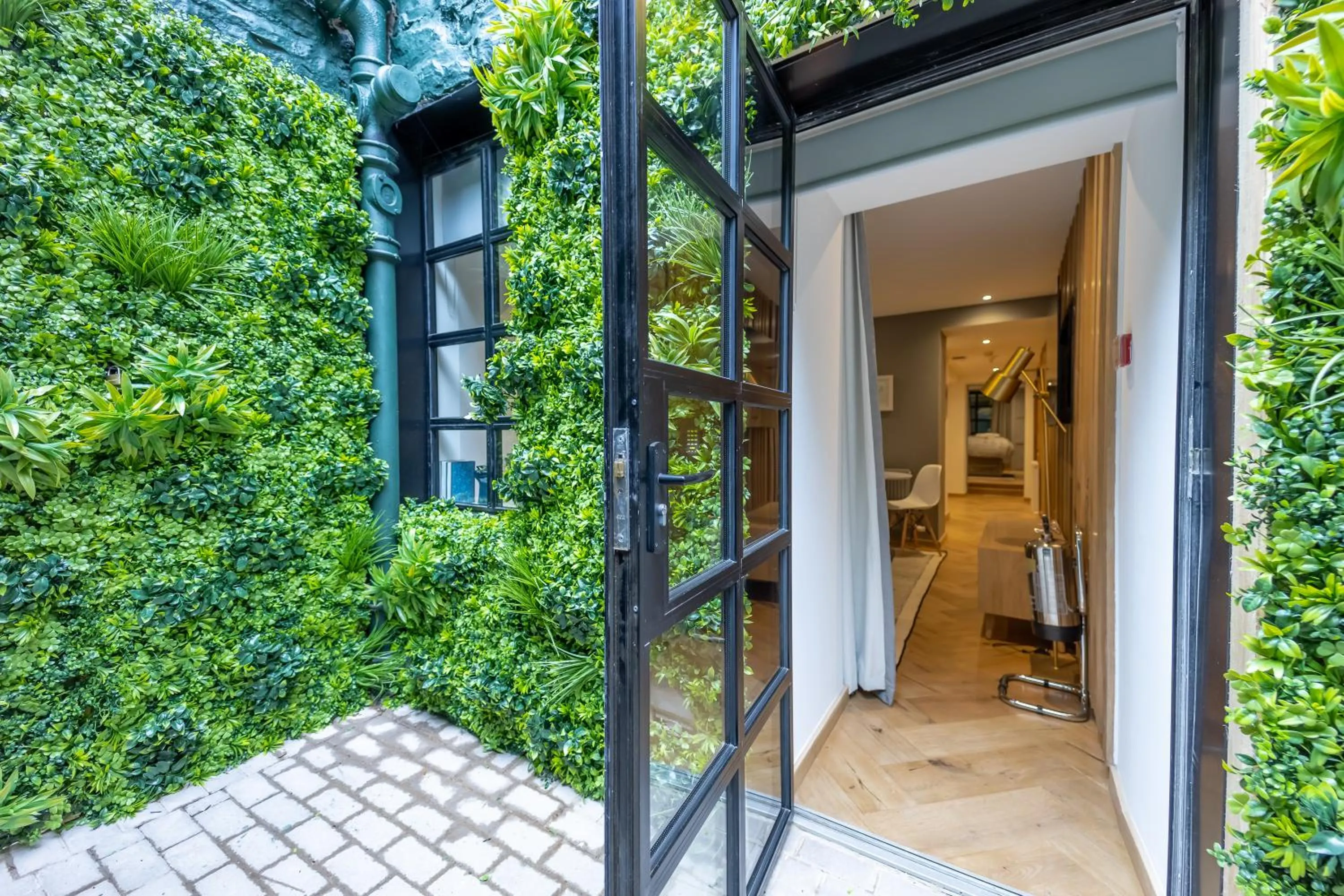 Patio in No1 Apartments Edinburgh - New Town