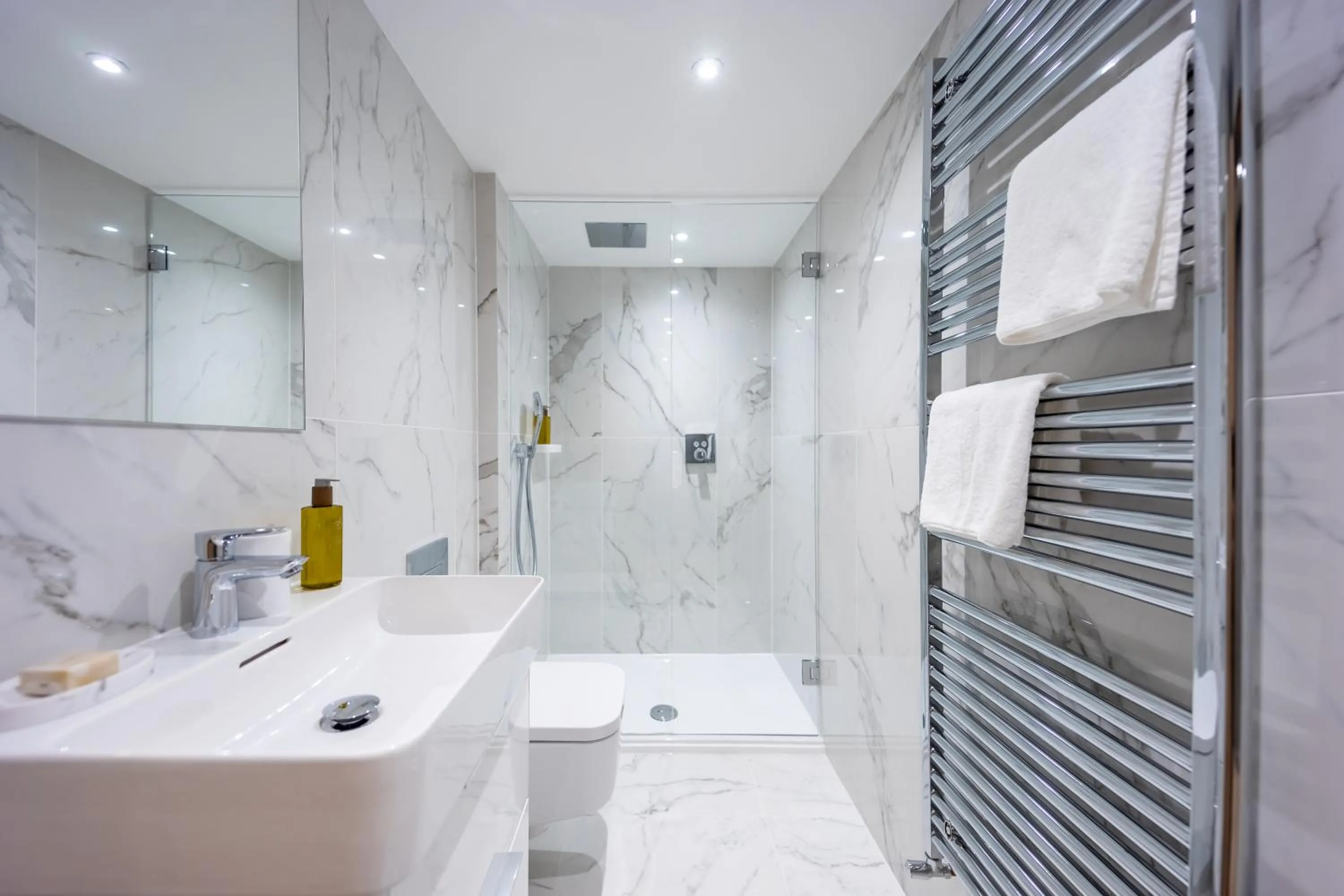 Shower in No1 Apartments Edinburgh - New Town