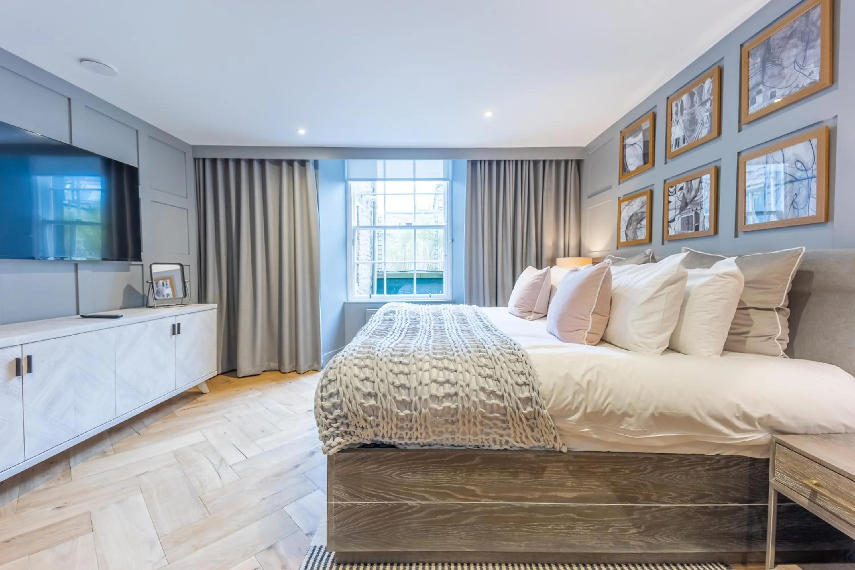 Bed in No1 Apartments Edinburgh - New Town