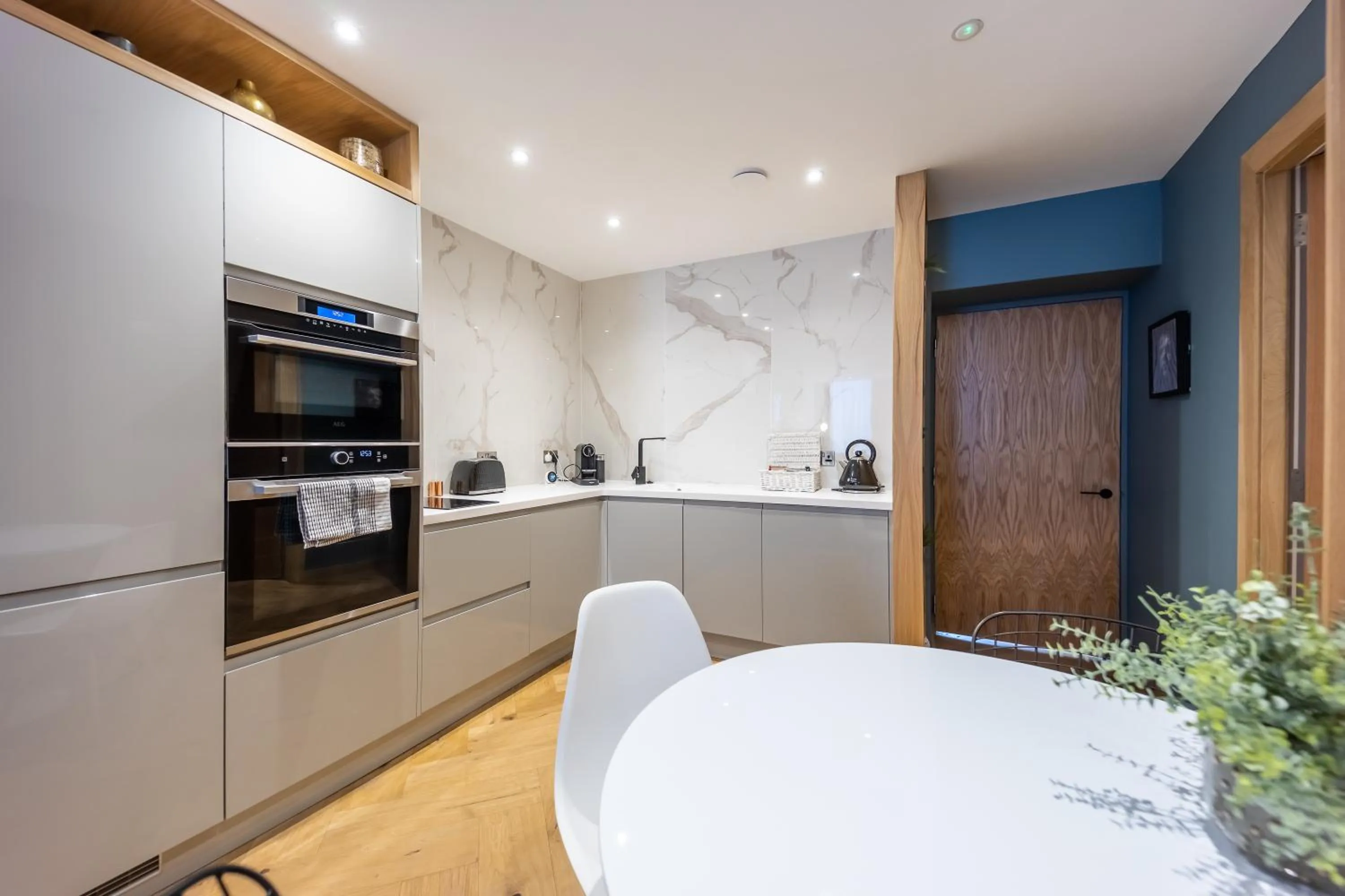 Kitchen or kitchenette in No1 Apartments Edinburgh - New Town