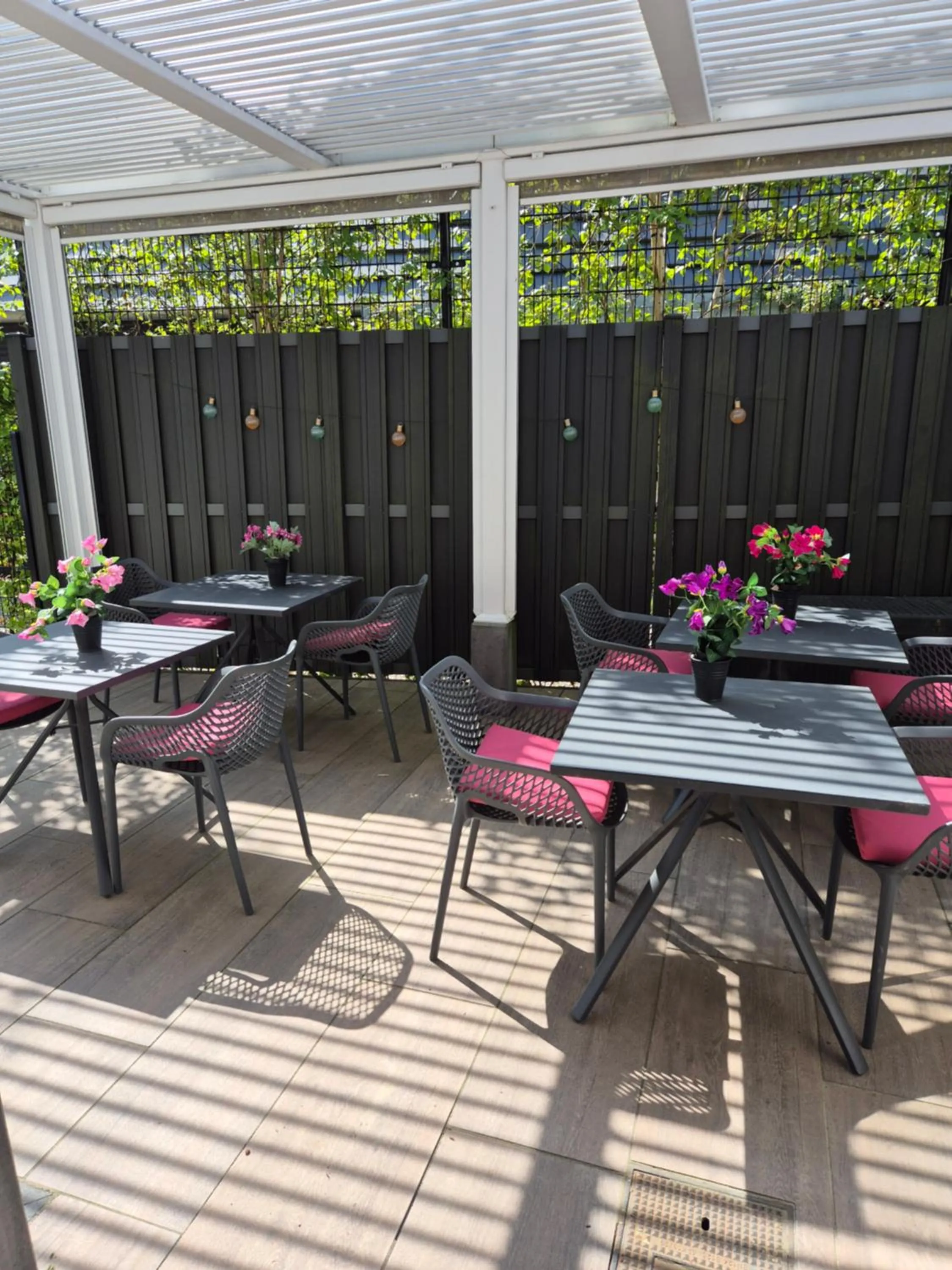 Property building, Restaurant/Places to Eat in B & B Wellness voor 2