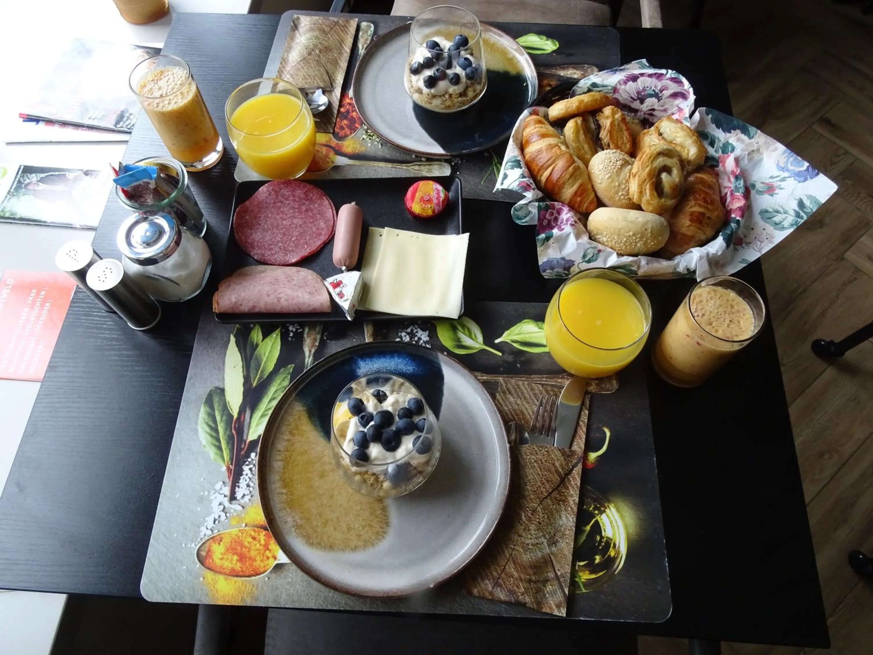 Food and drinks, Breakfast in B & B Wellness voor 2