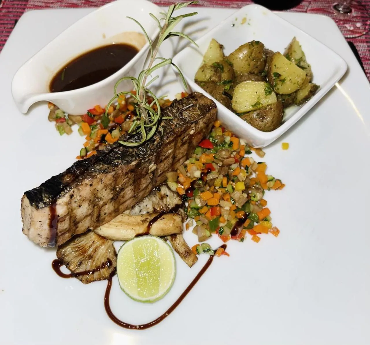 Restaurant/places to eat in IMAGINE Villa Hotel