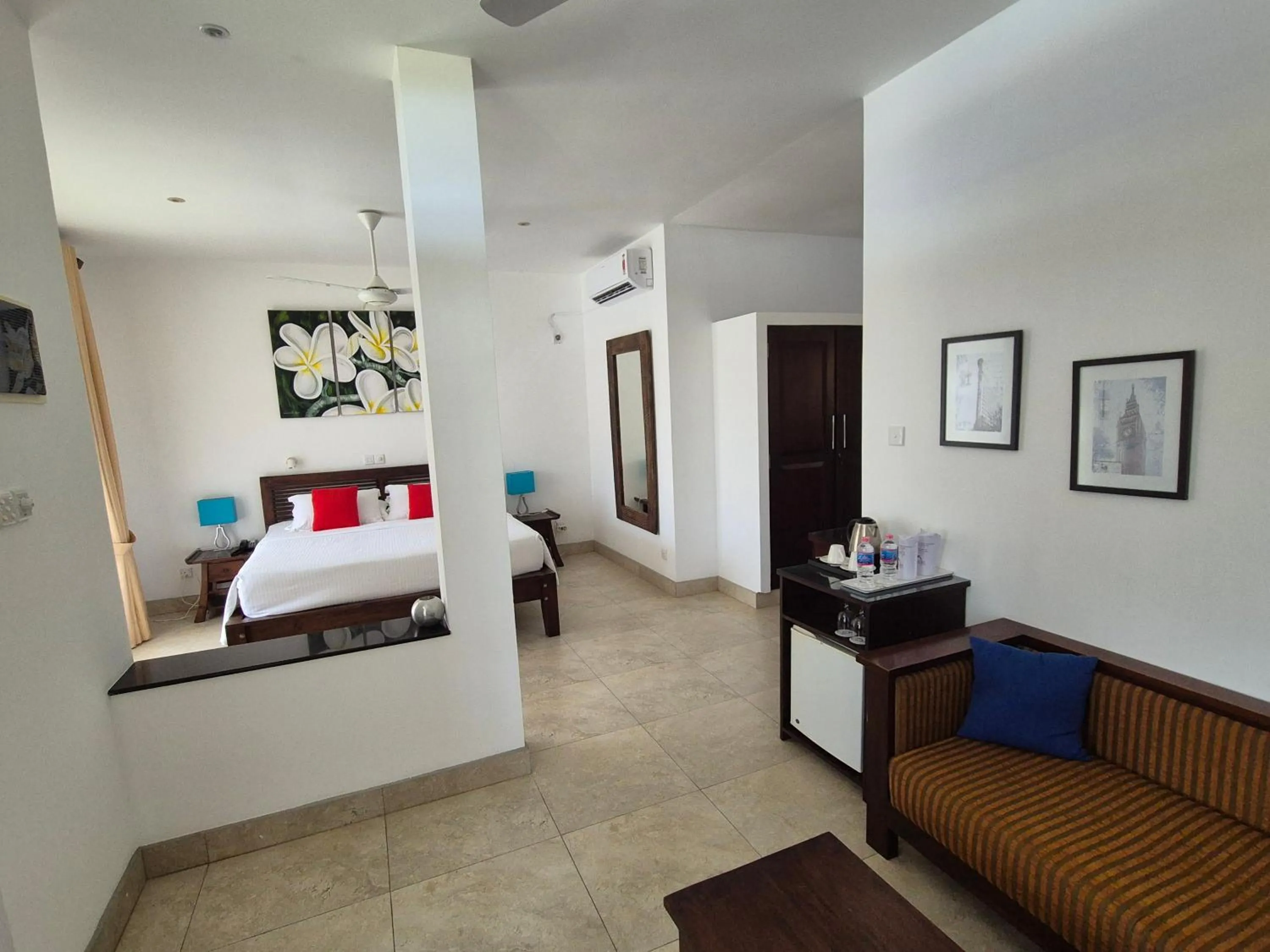 Bedroom, Bed in IMAGINE Villa Hotel