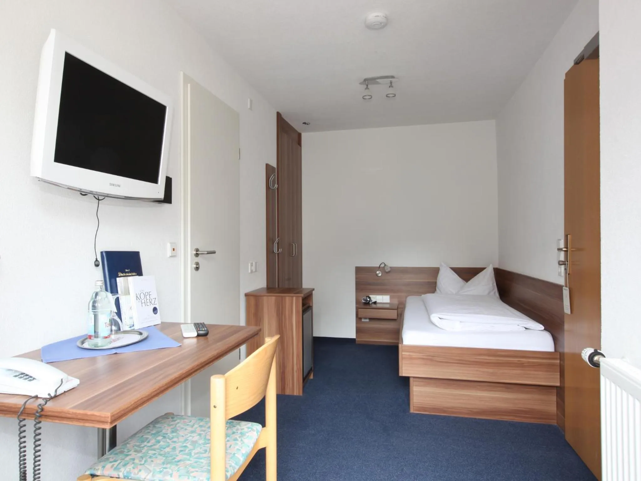 Photo of the whole room, Bed in Hotel Klosterbräustuben