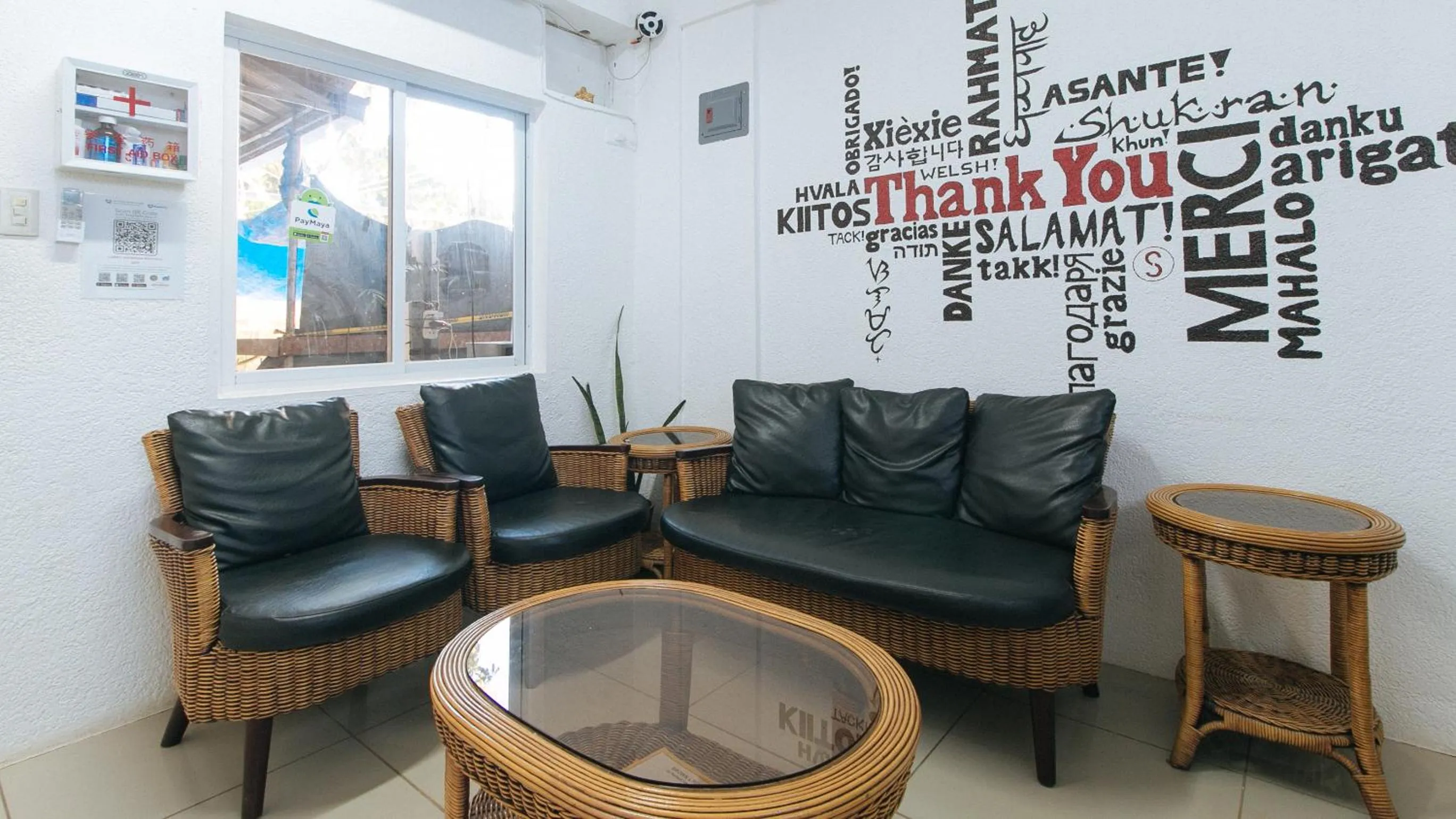 Living room in RedDoorz Plus near Tambo Paranaque