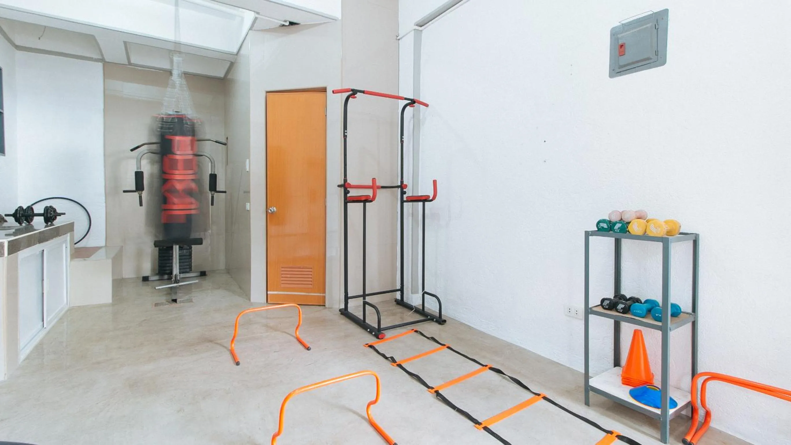 Fitness centre/facilities in RedDoorz Plus near Tambo Paranaque