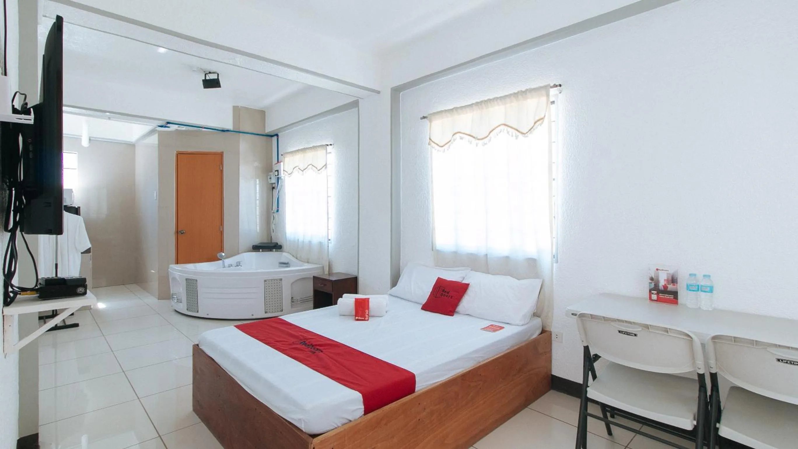Bed in RedDoorz Plus near Tambo Paranaque