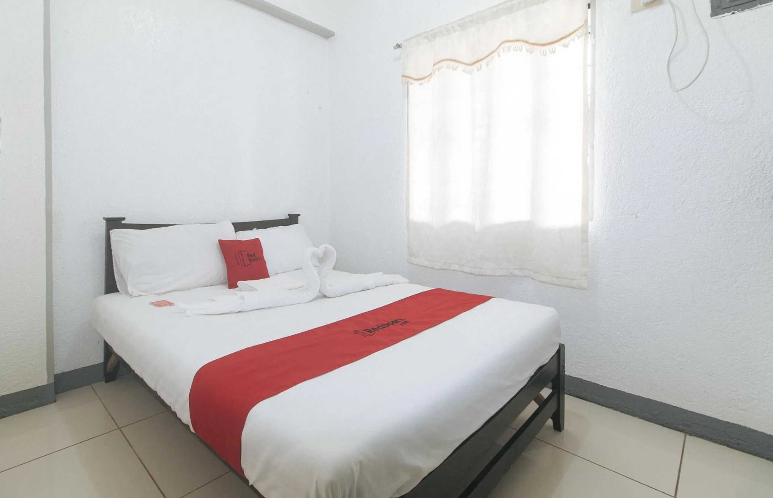 Bedroom, Bed in RedDoorz Plus near Tambo Paranaque