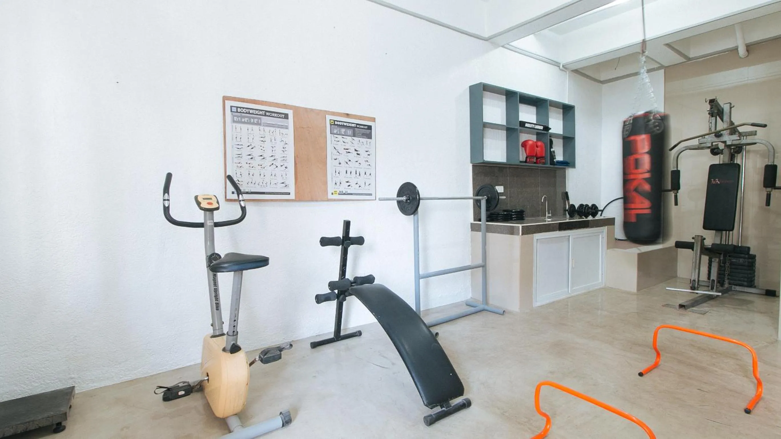 Fitness centre/facilities in RedDoorz Plus near Tambo Paranaque