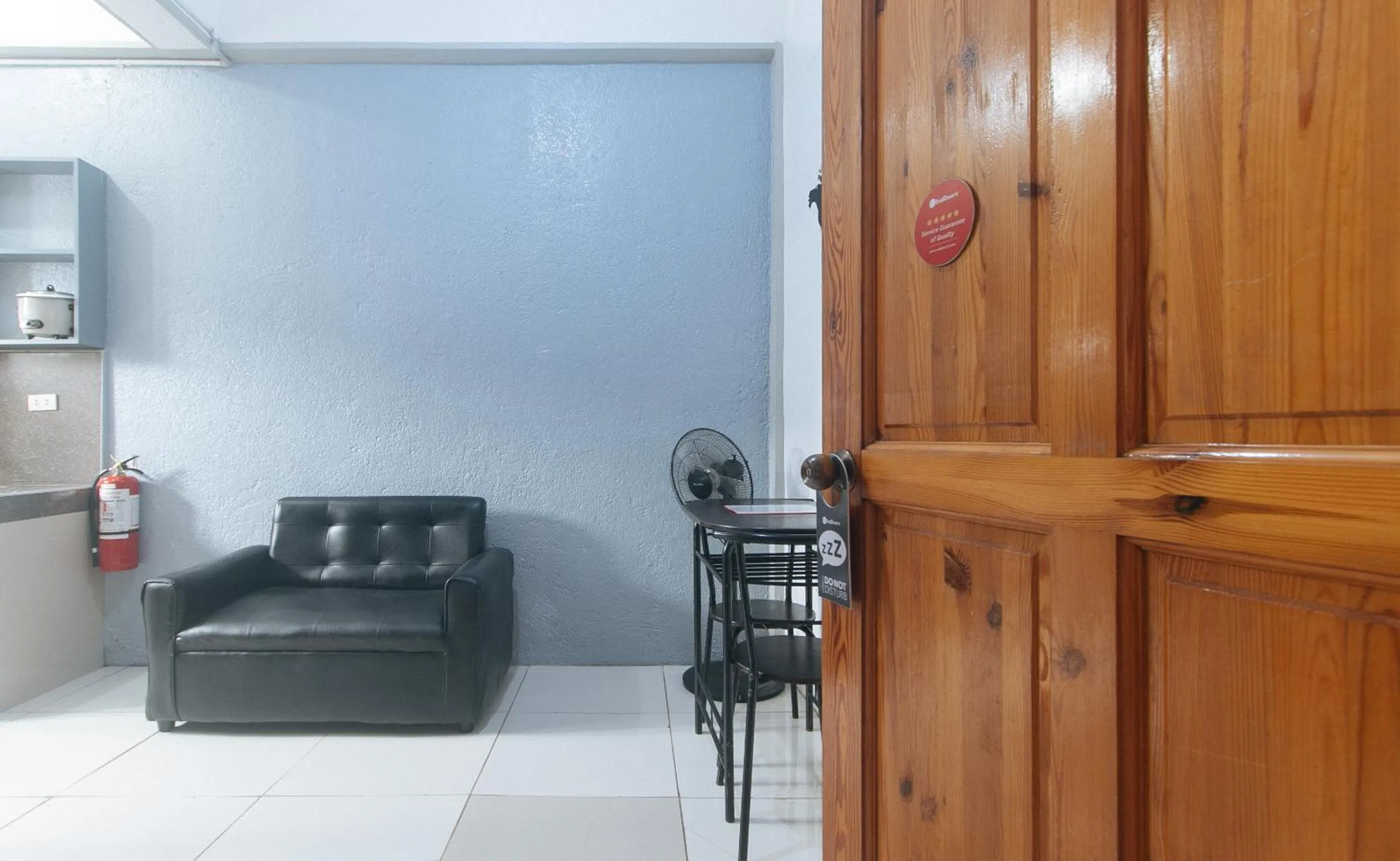 Seating area in RedDoorz Plus near Tambo Paranaque