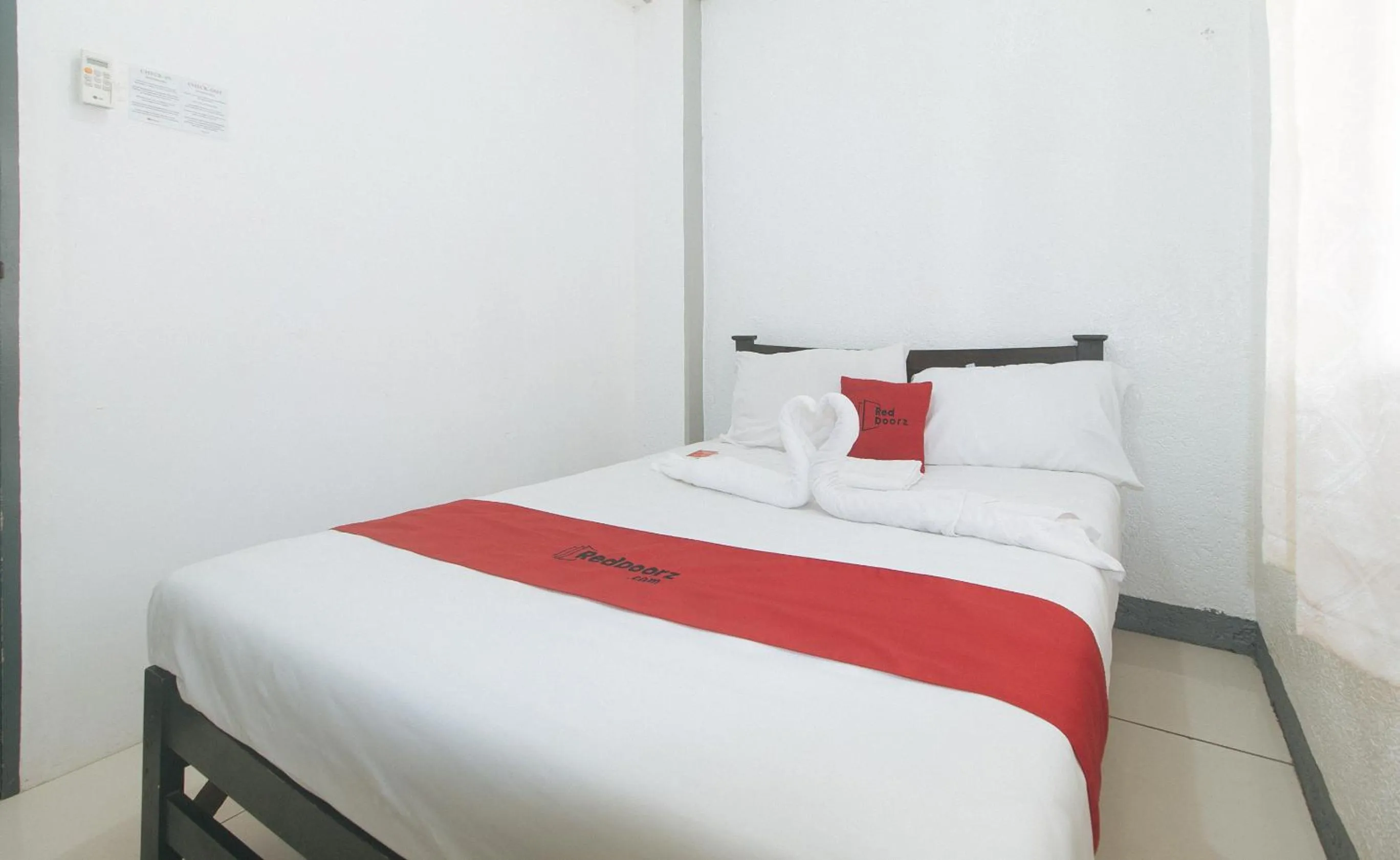 Bedroom, Bed in RedDoorz Plus near Tambo Paranaque